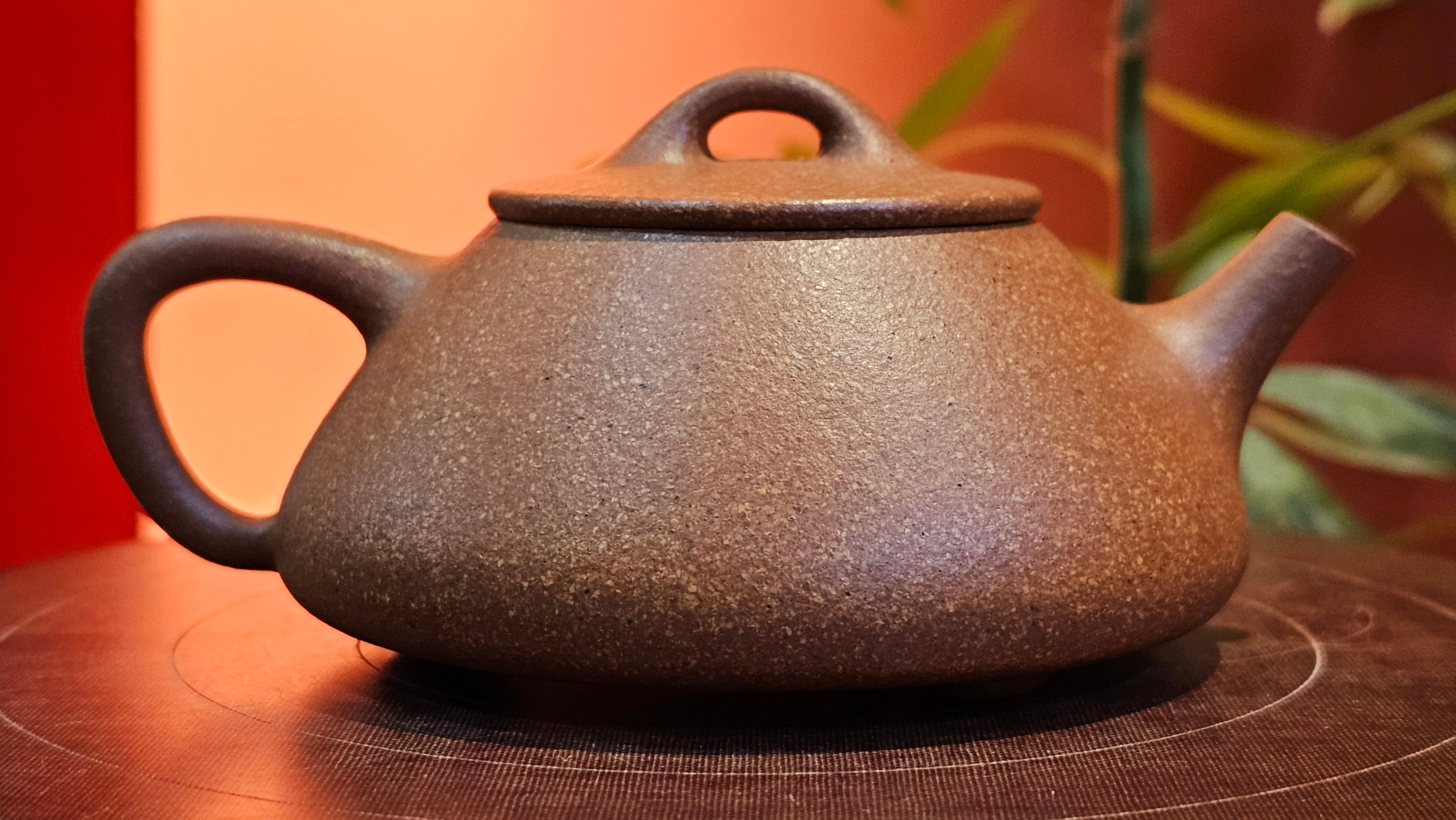 Shi Piao 石瓢, 152.0ml, Ping Gai Shi Piao 平盖石瓢 Huang Jiang Po Ni 黄降坡泥, by our Collaborative Craftsman Chen Hua Jun 陈华军。