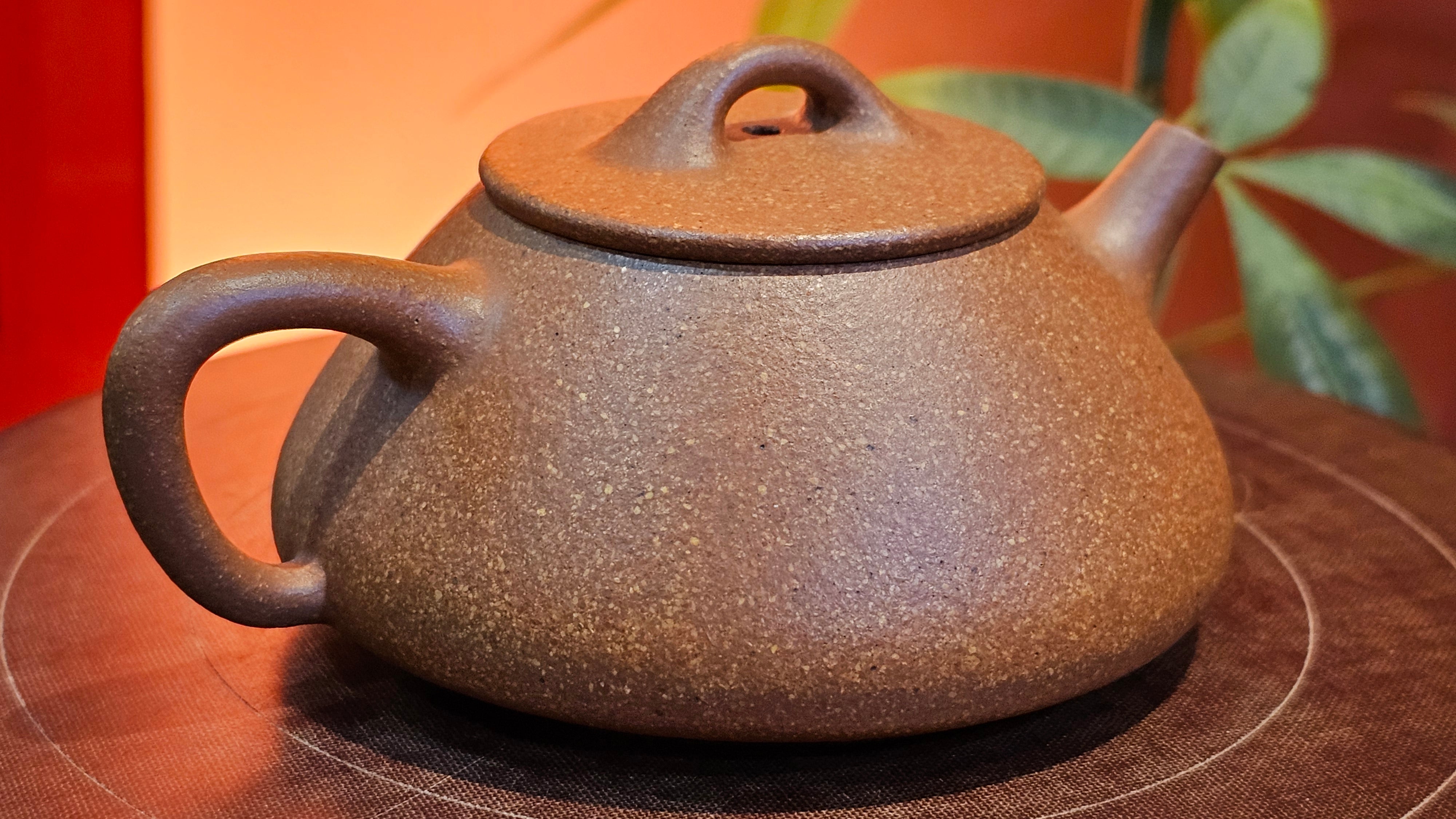 Shi Piao 石瓢, 152.0ml, Ping Gai Shi Piao 平盖石瓢 Huang Jiang Po Ni 黄降坡泥, by our Collaborative Craftsman Chen Hua Jun 陈华军。