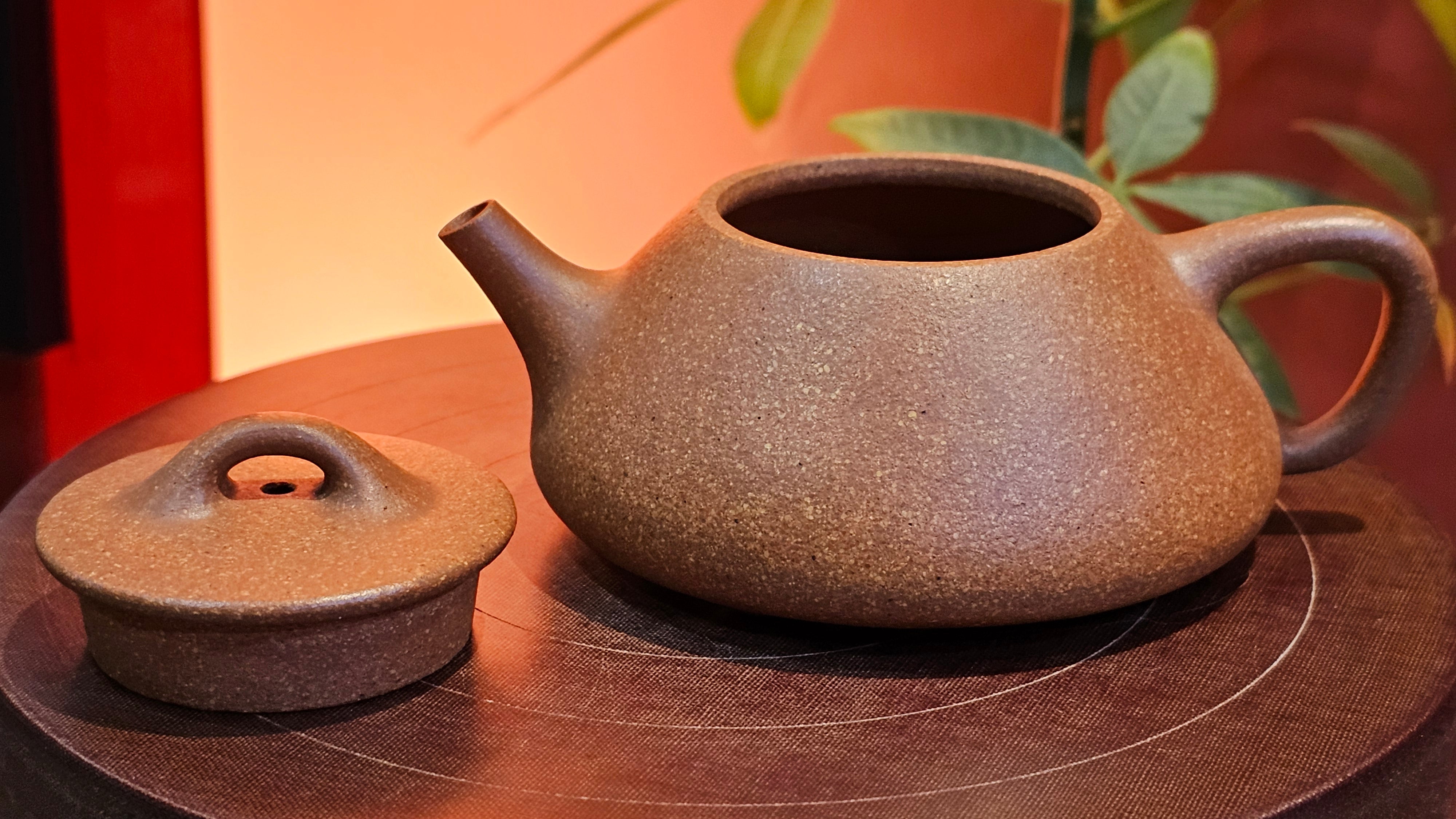 Shi Piao 石瓢, 152.0ml, Ping Gai Shi Piao 平盖石瓢 Huang Jiang Po Ni 黄降坡泥, by our Collaborative Craftsman Chen Hua Jun 陈华军。