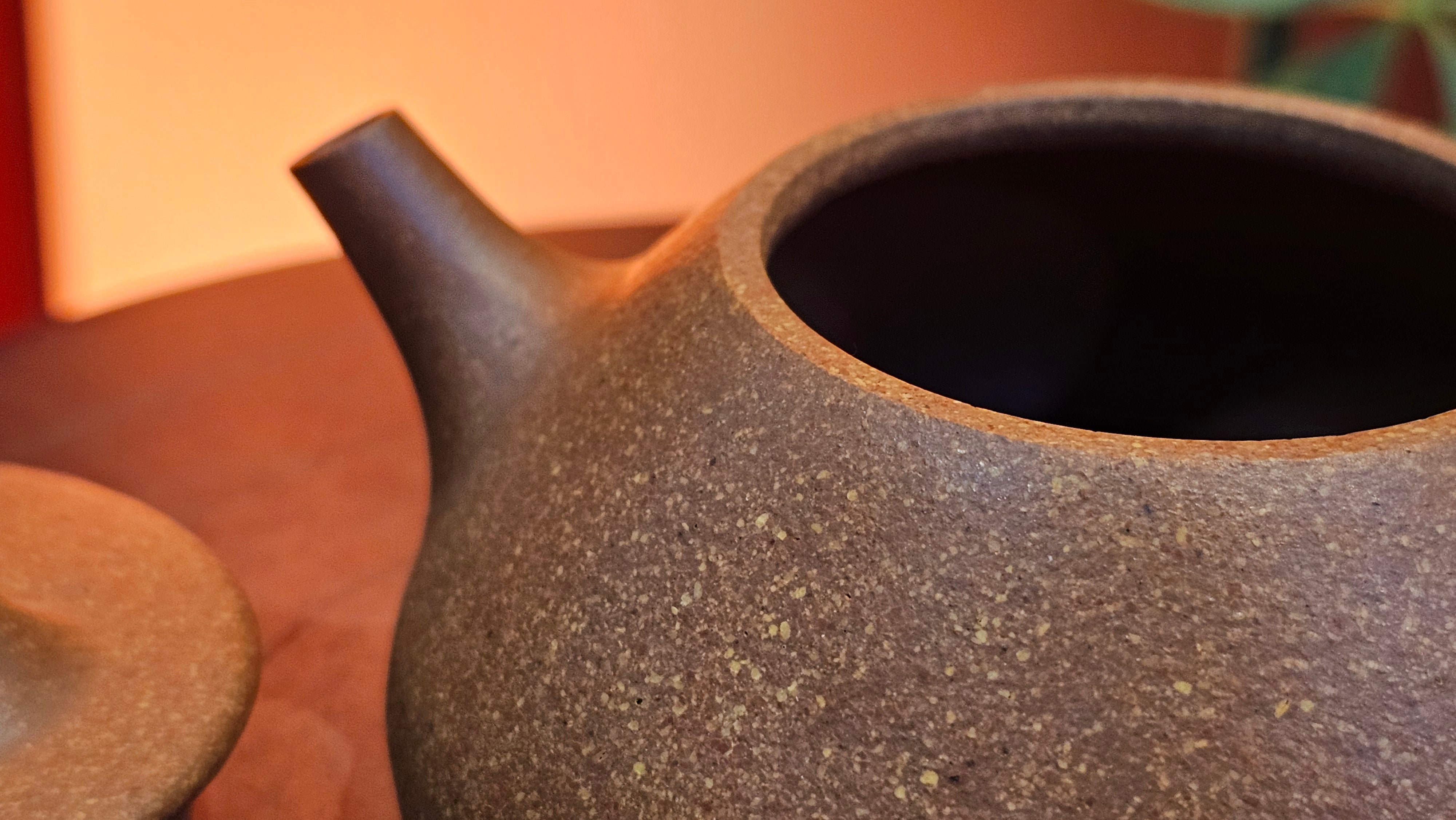 Shi Piao 石瓢, 152.0ml, Ping Gai Shi Piao 平盖石瓢 Huang Jiang Po Ni 黄降坡泥, by our Collaborative Craftsman Chen Hua Jun 陈华军。