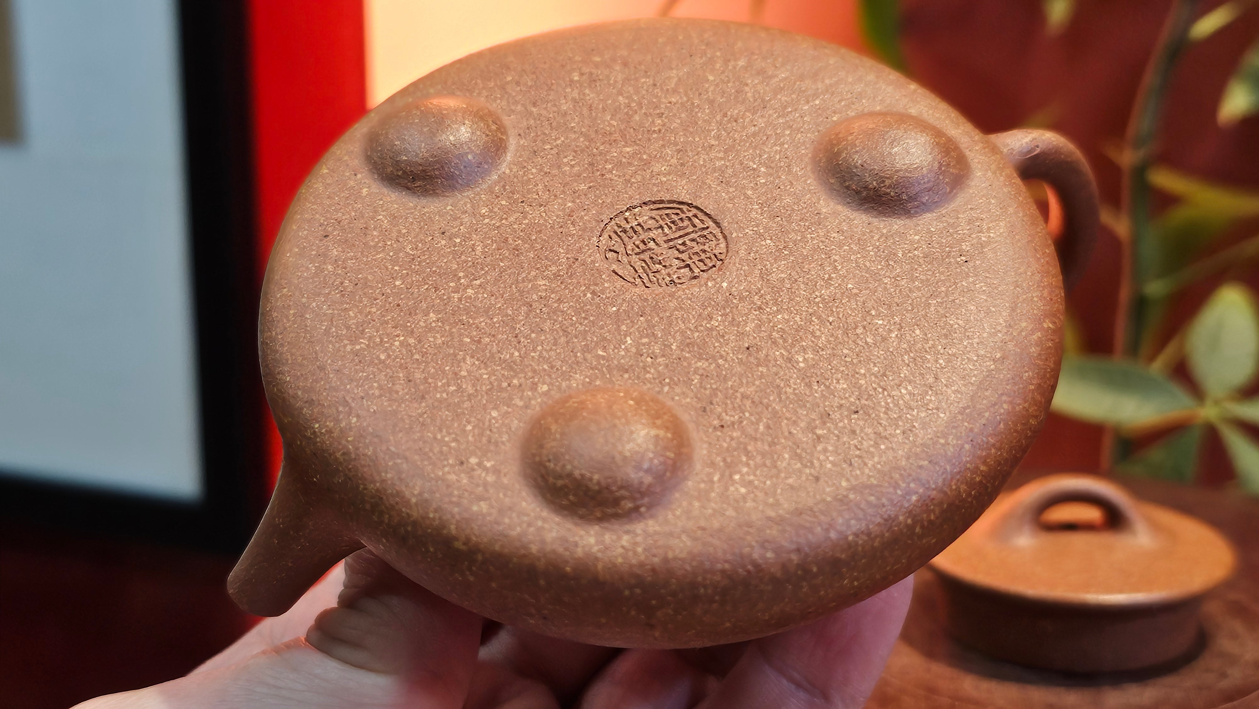 Shi Piao 石瓢, 152.0ml, Ping Gai Shi Piao 平盖石瓢 Huang Jiang Po Ni 黄降坡泥, by our Collaborative Craftsman Chen Hua Jun 陈华军。