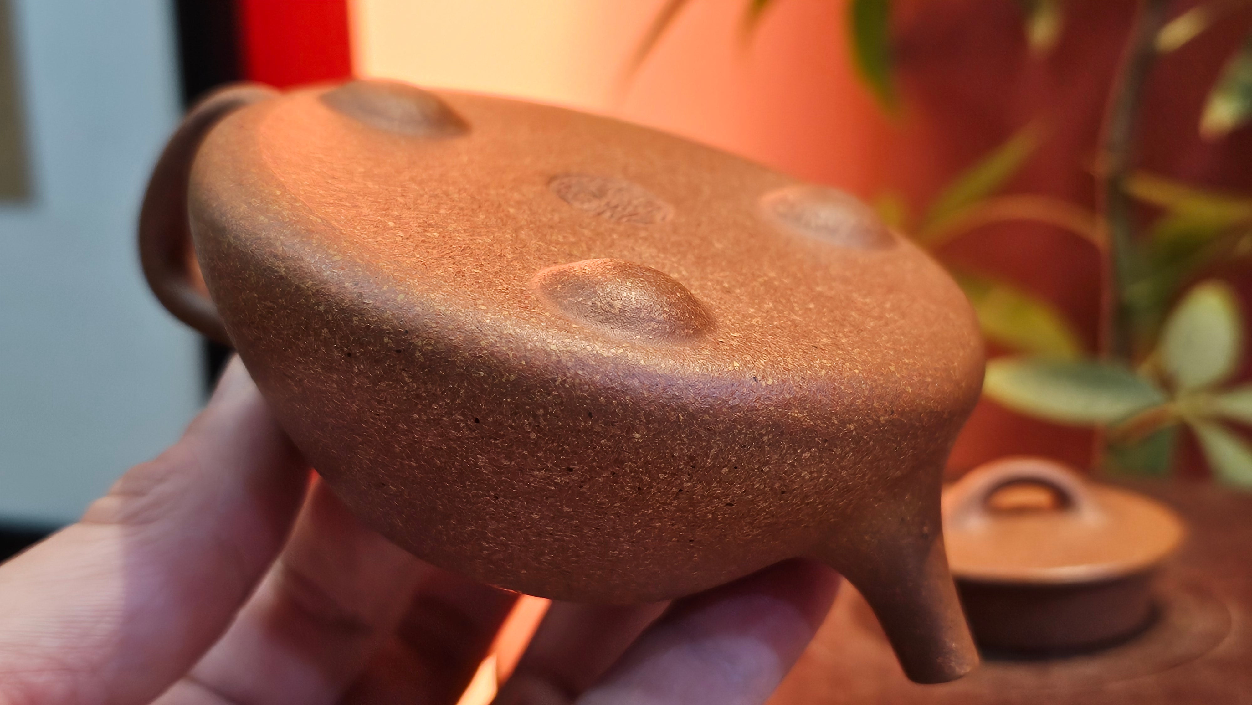 Shi Piao 石瓢, 152.0ml, Ping Gai Shi Piao 平盖石瓢 Huang Jiang Po Ni 黄降坡泥, by our Collaborative Craftsman Chen Hua Jun 陈华军。