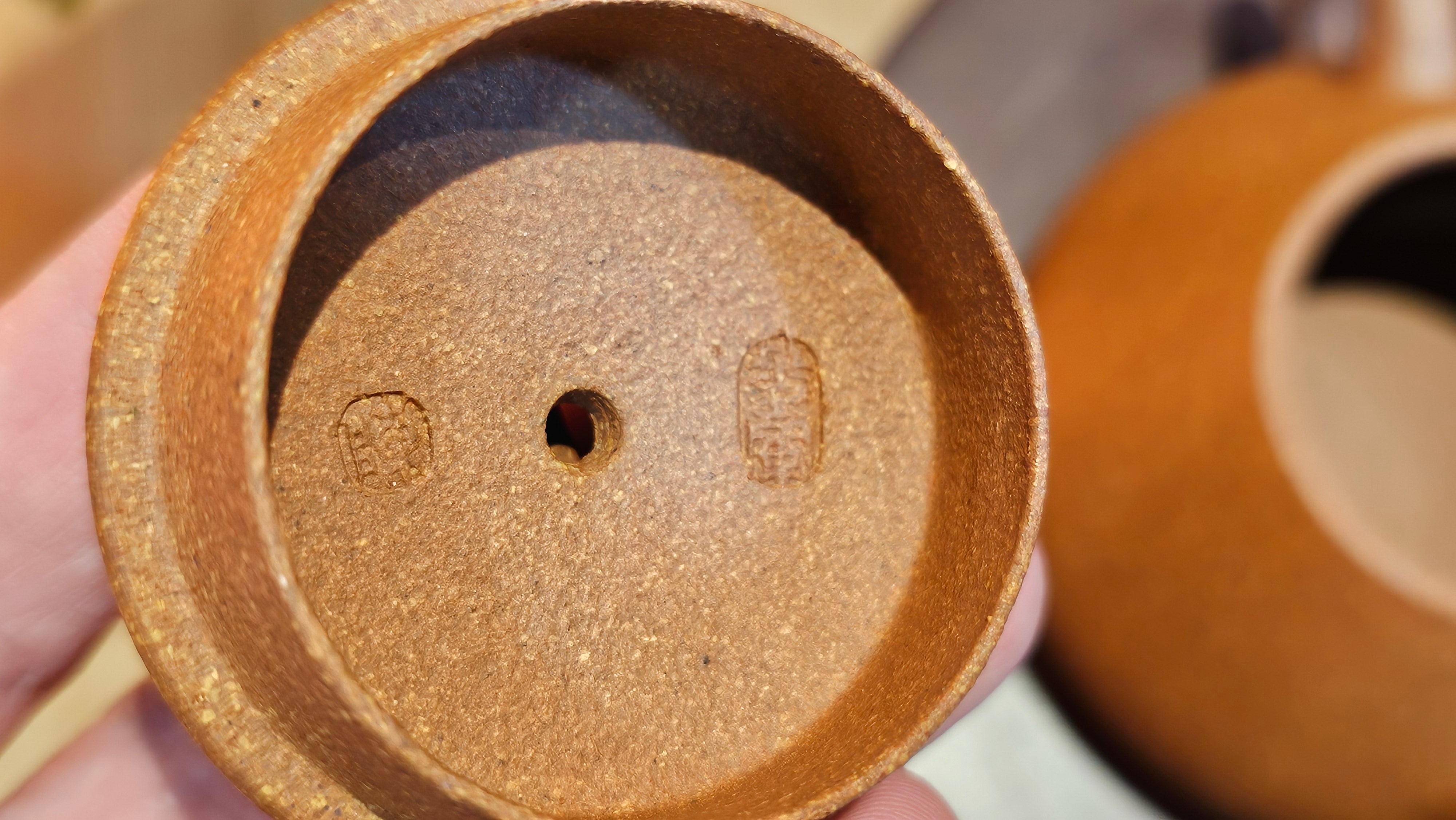 Shi Piao 石瓢, 152.0ml, Ping Gai Shi Piao 平盖石瓢 Huang Jiang Po Ni 黄降坡泥, by our Collaborative Craftsman Chen Hua Jun 陈华军。