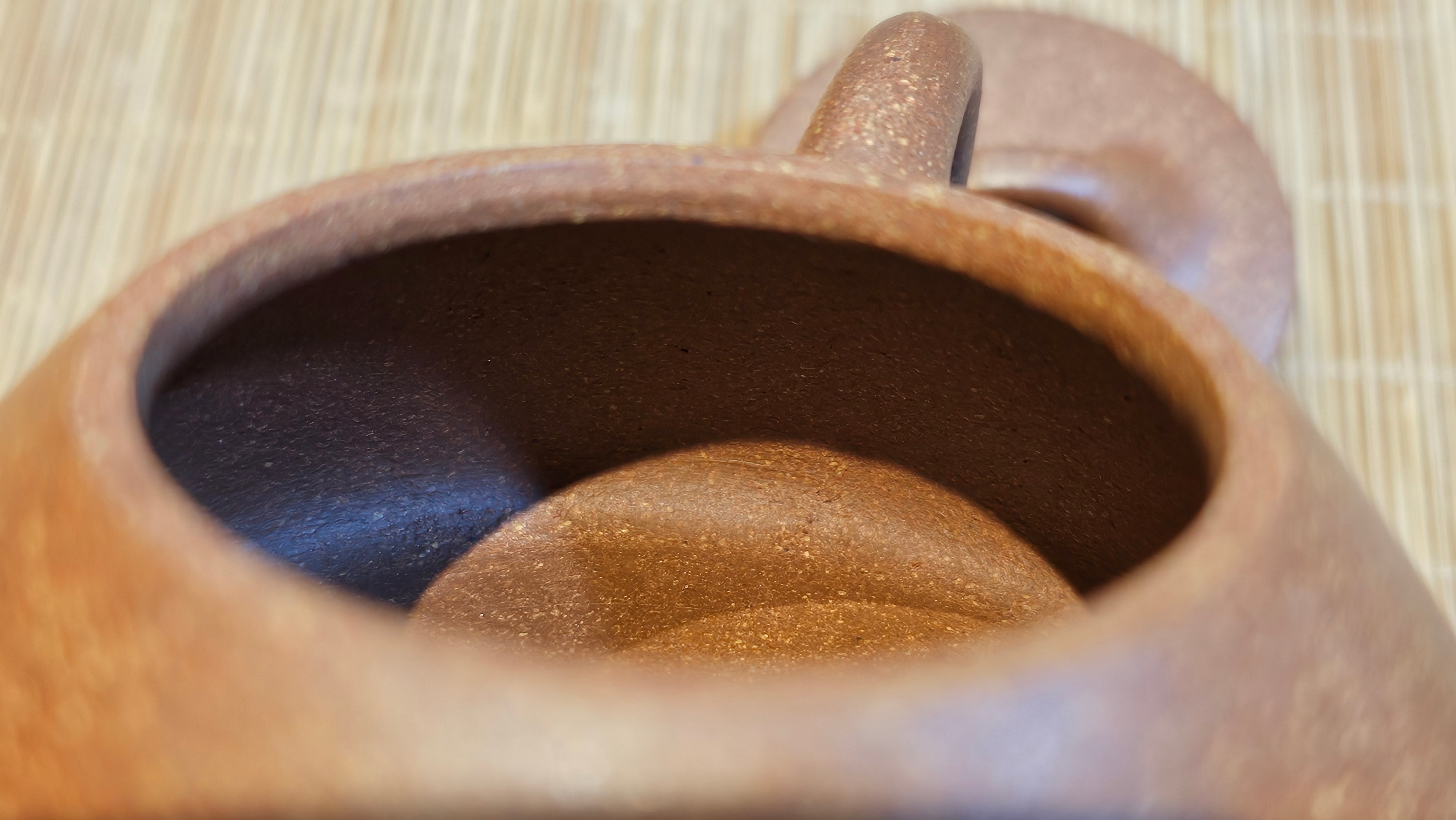 Shi Piao 石瓢, 152.0ml, Ping Gai Shi Piao 平盖石瓢 Huang Jiang Po Ni 黄降坡泥, by our Collaborative Craftsman Chen Hua Jun 陈华军。