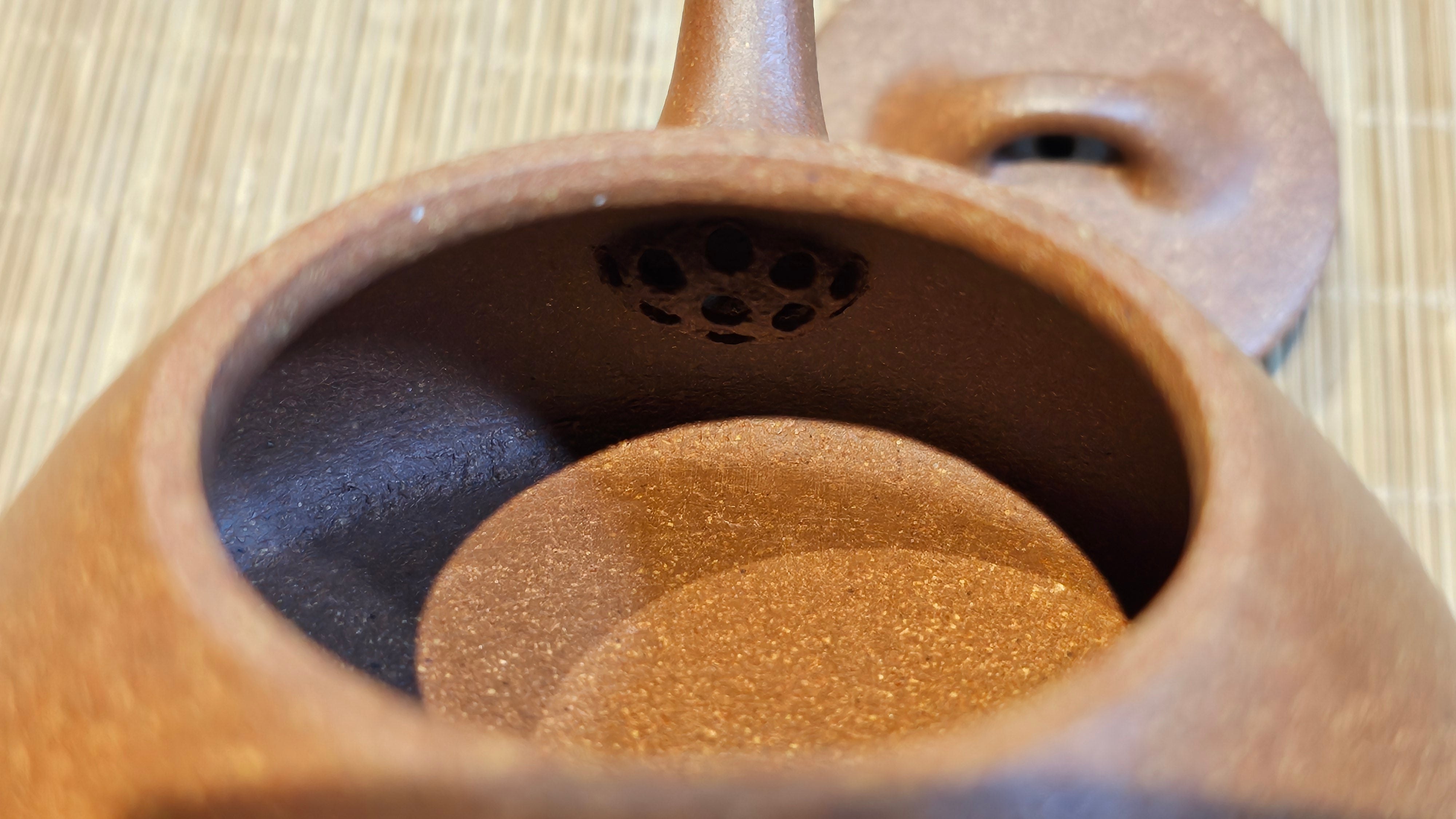 Shi Piao 石瓢, 152.0ml, Ping Gai Shi Piao 平盖石瓢 Huang Jiang Po Ni 黄降坡泥, by our Collaborative Craftsman Chen Hua Jun 陈华军。