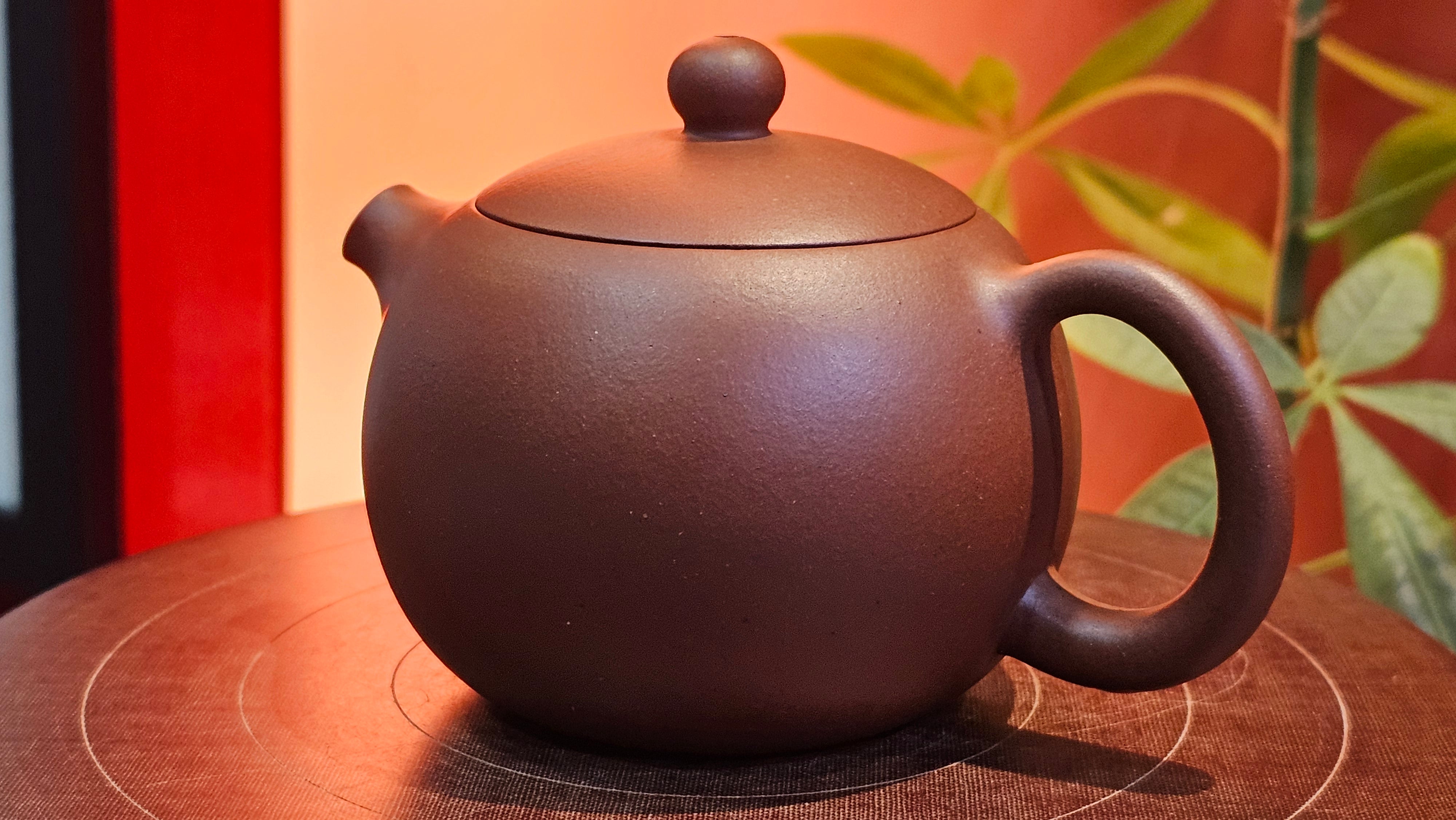 Xi Shi 西施, 171.6ml, Di Cao Qing Zi Ni 底槽青紫泥, by Craftsman Gu Xiao Ming 顾小明。