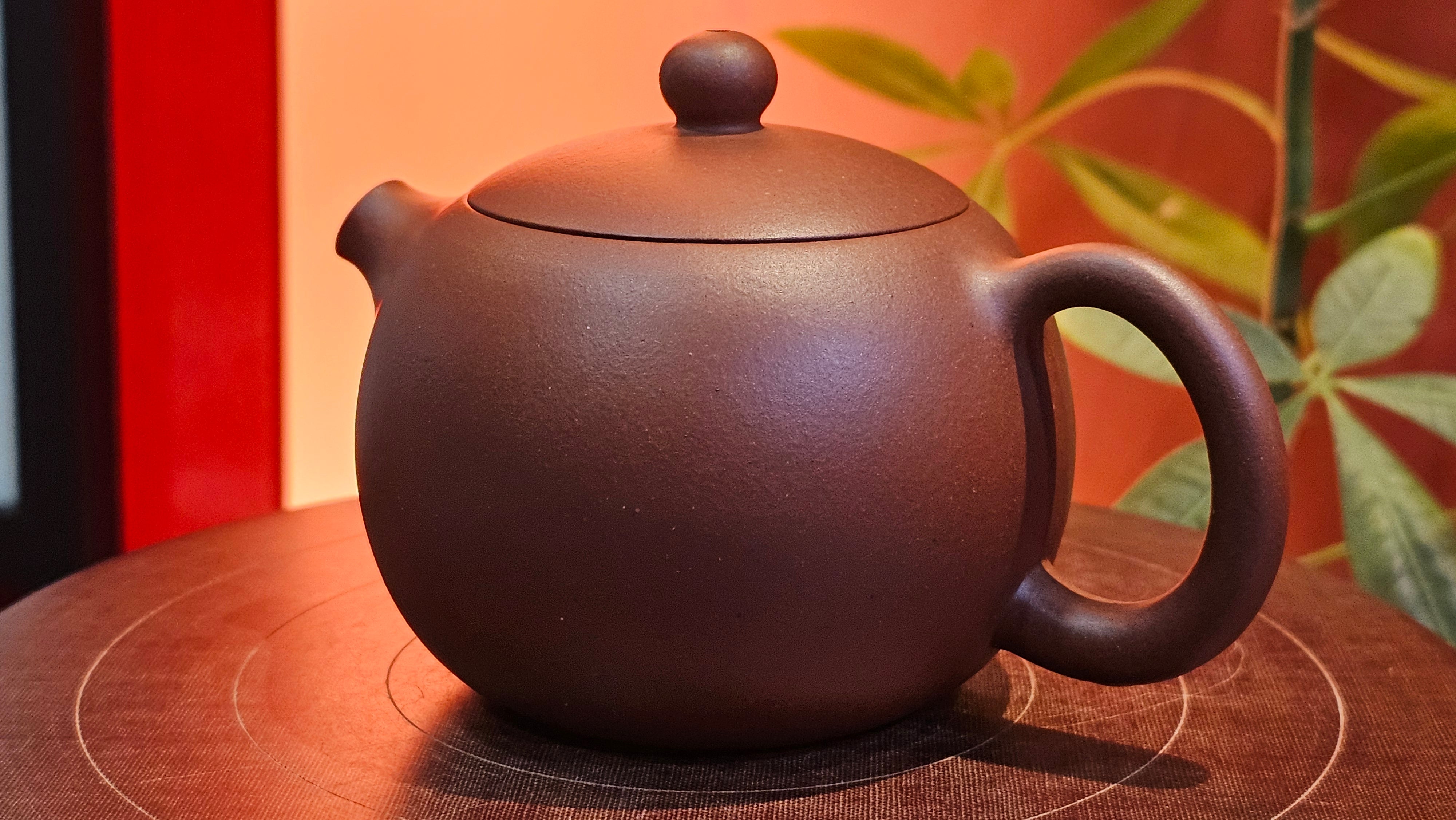 Xi Shi 西施, 171.6ml, Di Cao Qing Zi Ni 底槽青紫泥, by Craftsman Gu Xiao Ming 顾小明。