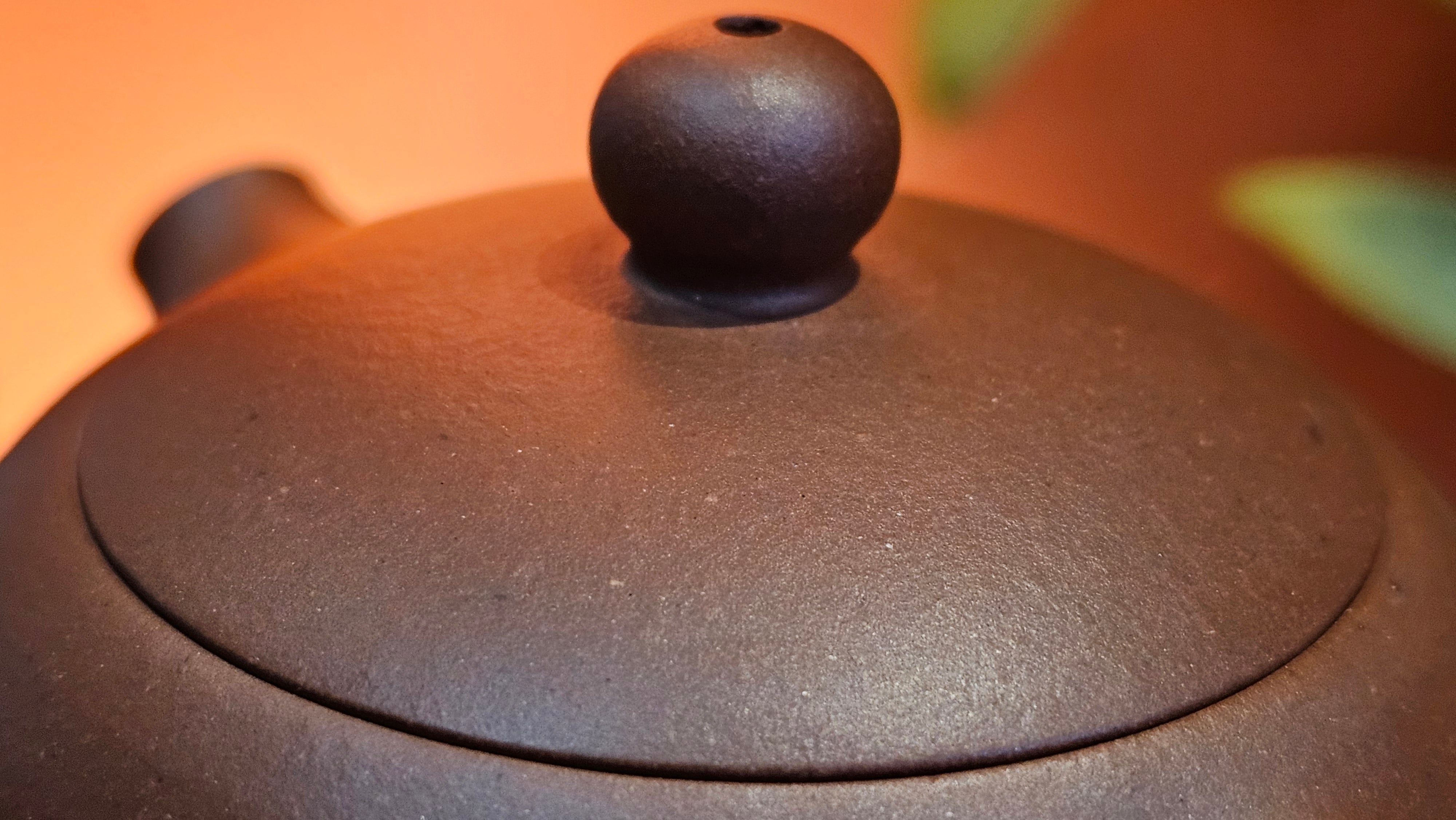 Xi Shi 西施, 171.6ml, Di Cao Qing Zi Ni 底槽青紫泥, by Craftsman Gu Xiao Ming 顾小明。