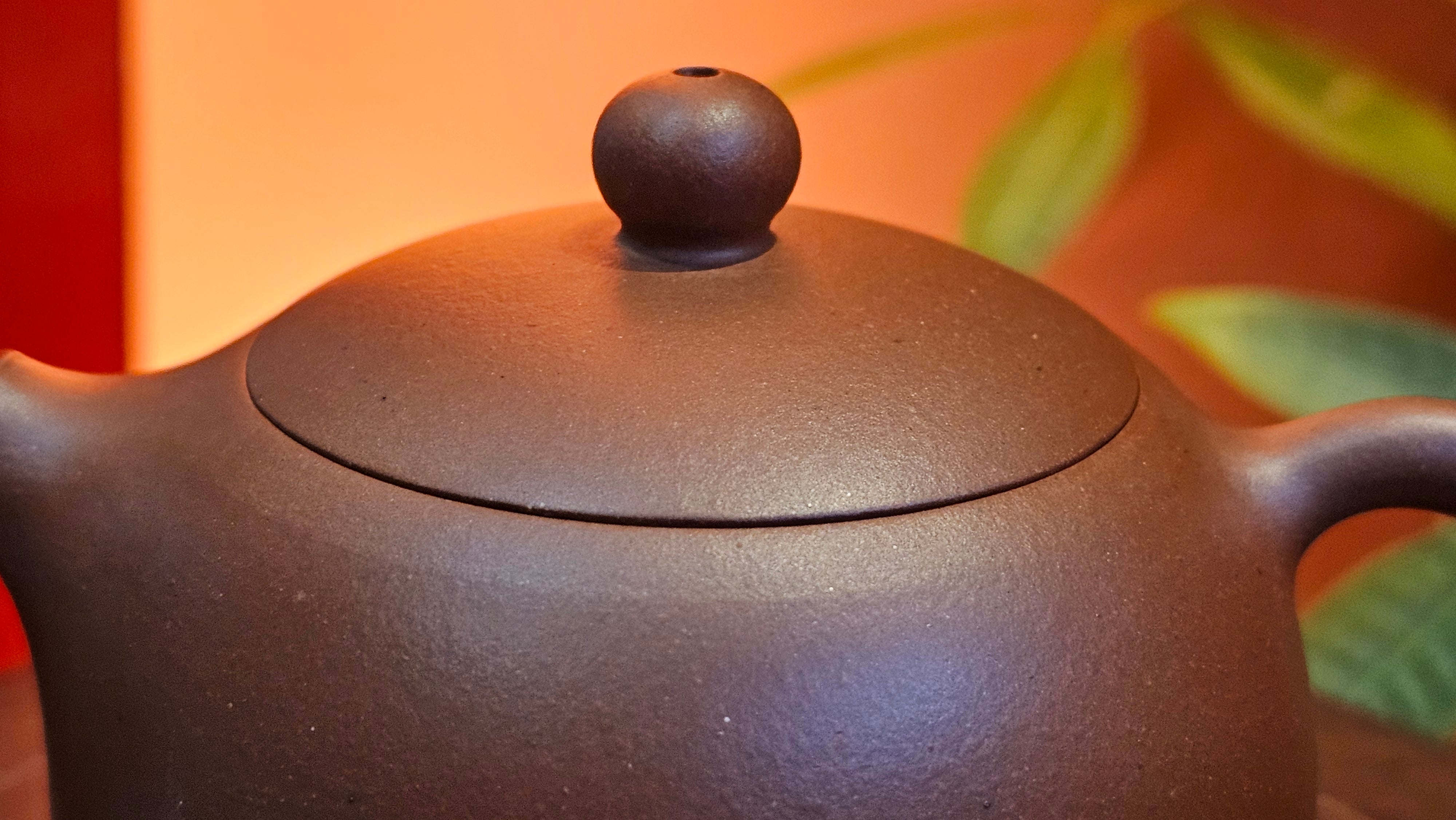 Xi Shi 西施, 171.6ml, Di Cao Qing Zi Ni 底槽青紫泥, by Craftsman Gu Xiao Ming 顾小明。