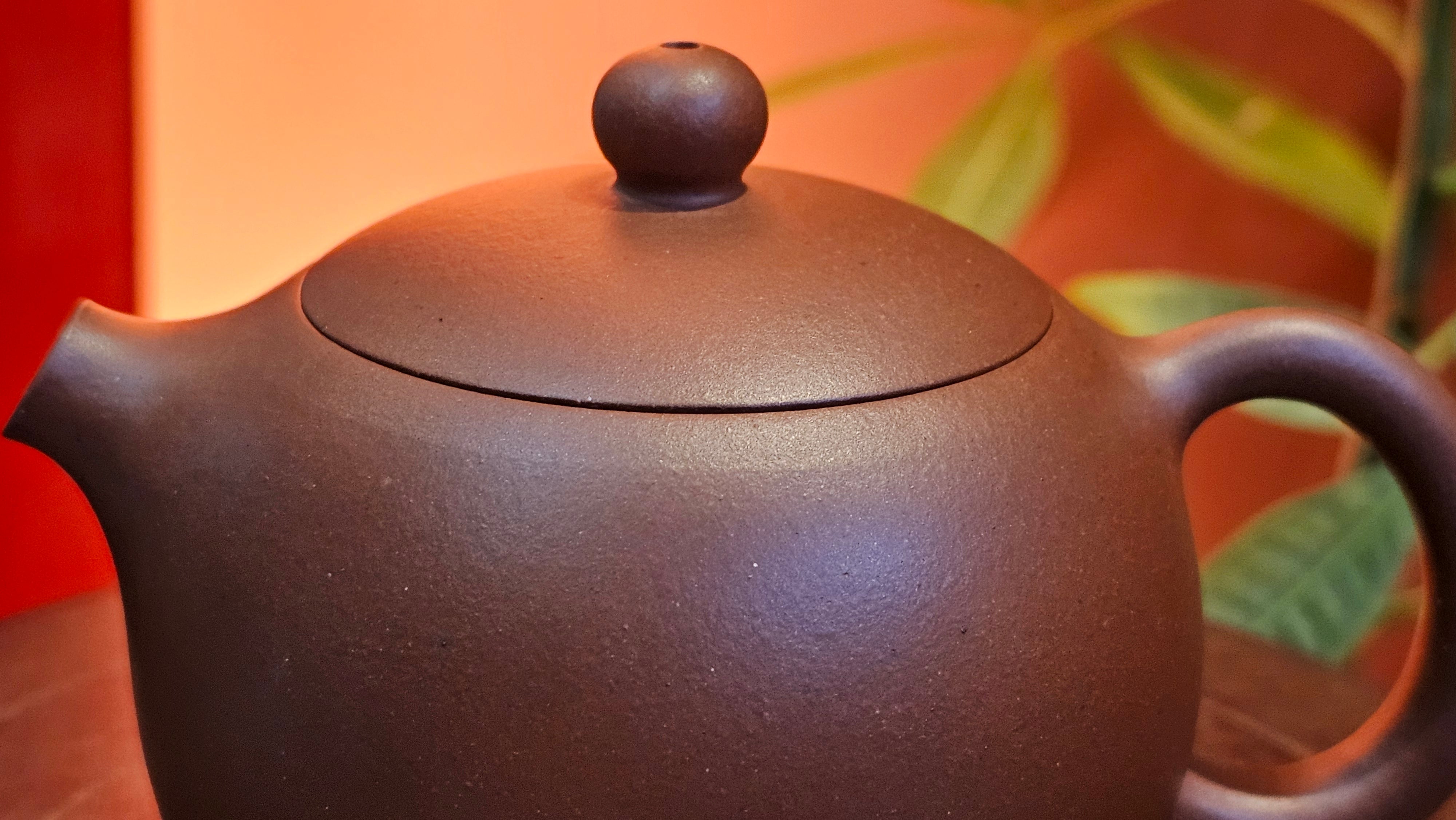 Xi Shi 西施, 171.6ml, Di Cao Qing Zi Ni 底槽青紫泥, by Craftsman Gu Xiao Ming 顾小明。