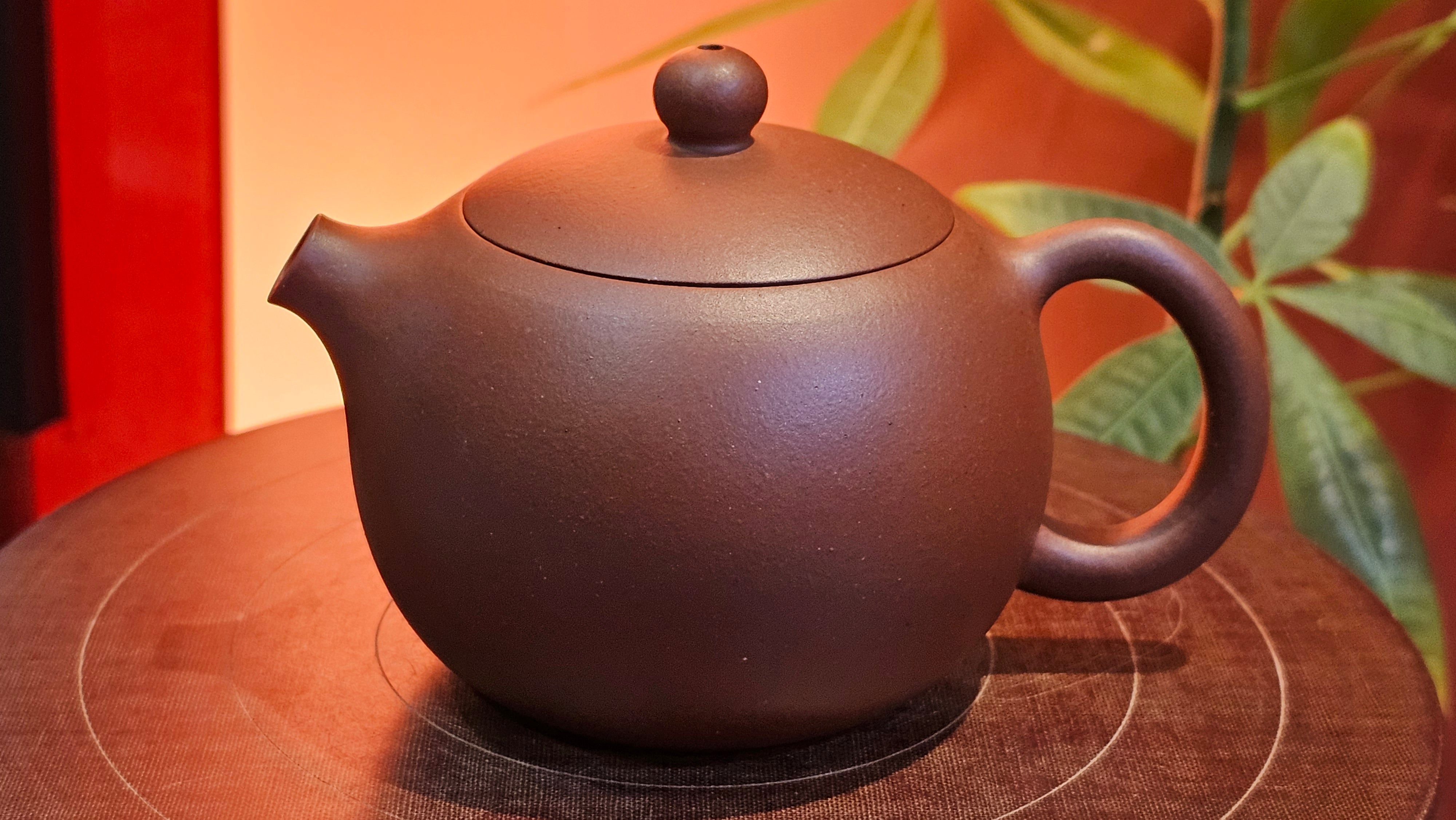 Xi Shi 西施, 171.6ml, Di Cao Qing Zi Ni 底槽青紫泥, by Craftsman Gu Xiao Ming 顾小明。