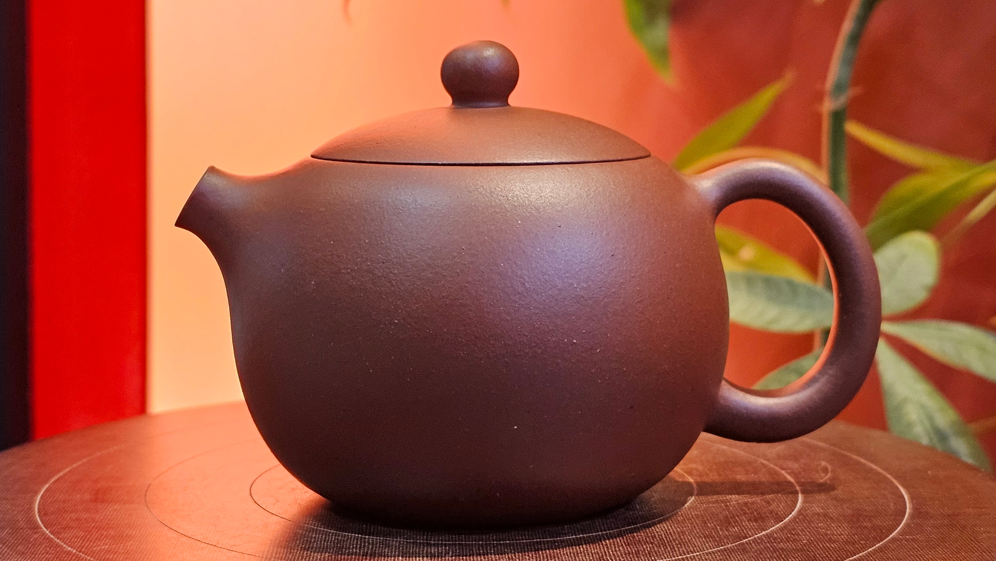 Xi Shi 西施, 171.6ml, Di Cao Qing Zi Ni 底槽青紫泥, by Craftsman Gu Xiao Ming 顾小明。