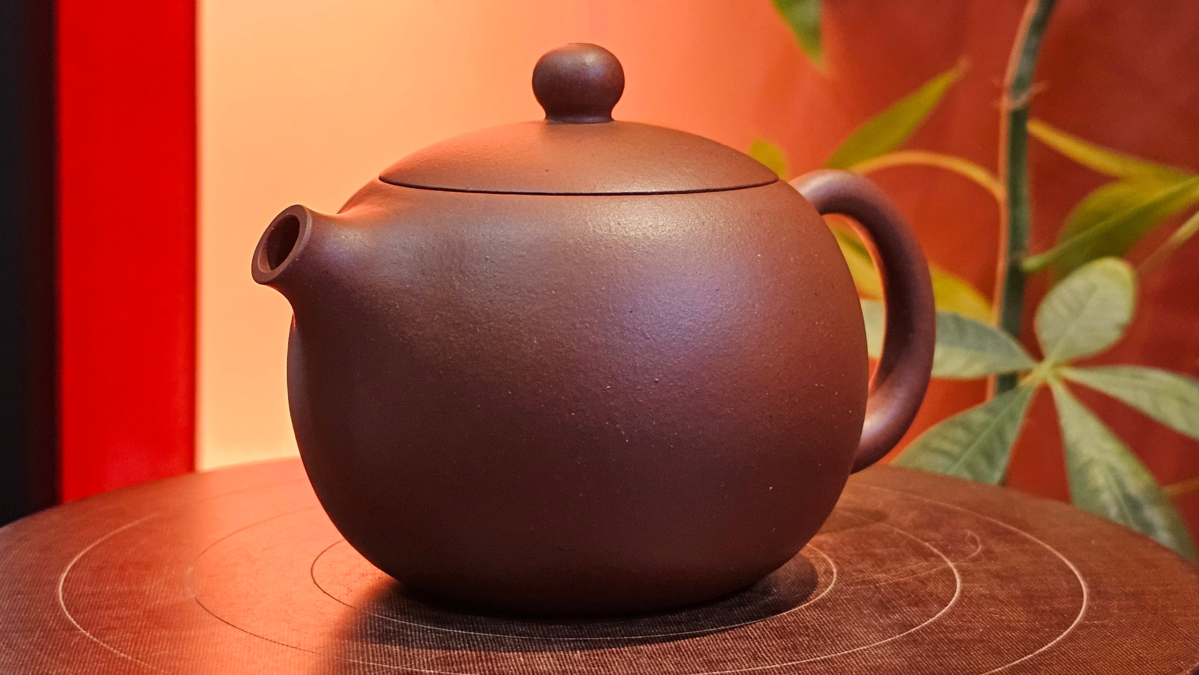 Xi Shi 西施, 171.6ml, Di Cao Qing Zi Ni 底槽青紫泥, by Craftsman Gu Xiao Ming 顾小明。