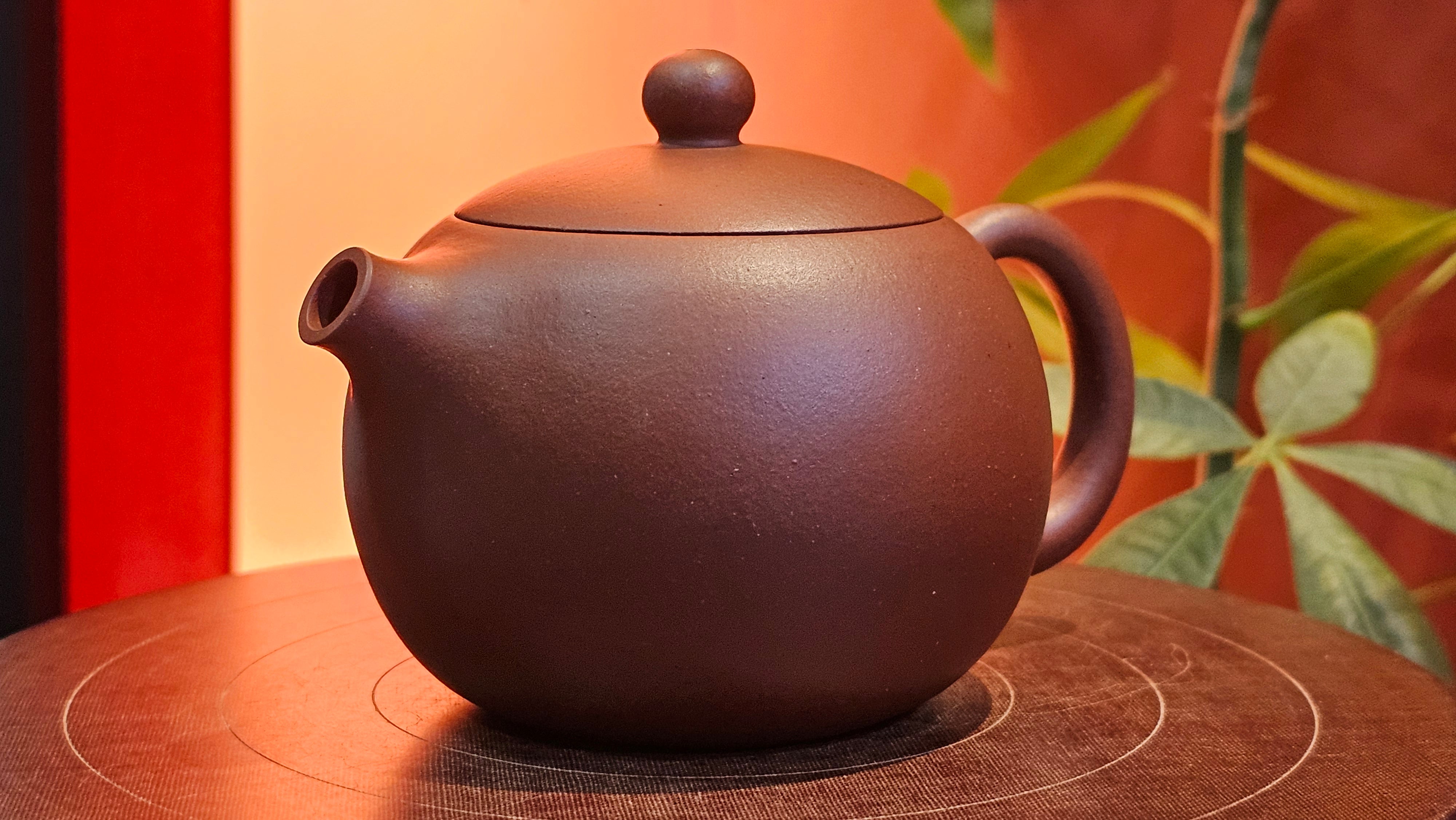 Xi Shi 西施, 171.6ml, Di Cao Qing Zi Ni 底槽青紫泥, by Craftsman Gu Xiao Ming 顾小明。