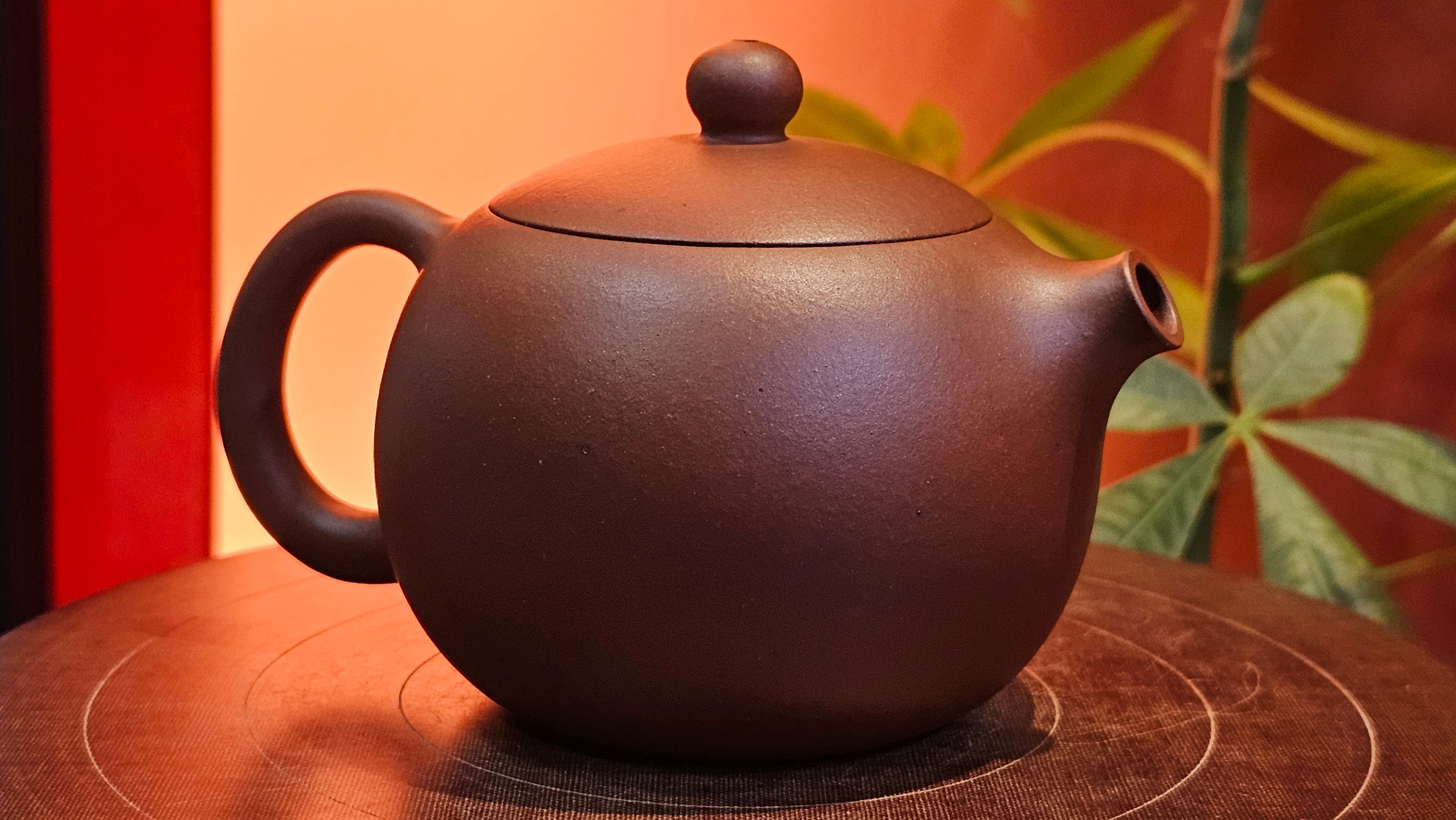 Xi Shi 西施, 171.6ml, Di Cao Qing Zi Ni 底槽青紫泥, by Craftsman Gu Xiao Ming 顾小明。