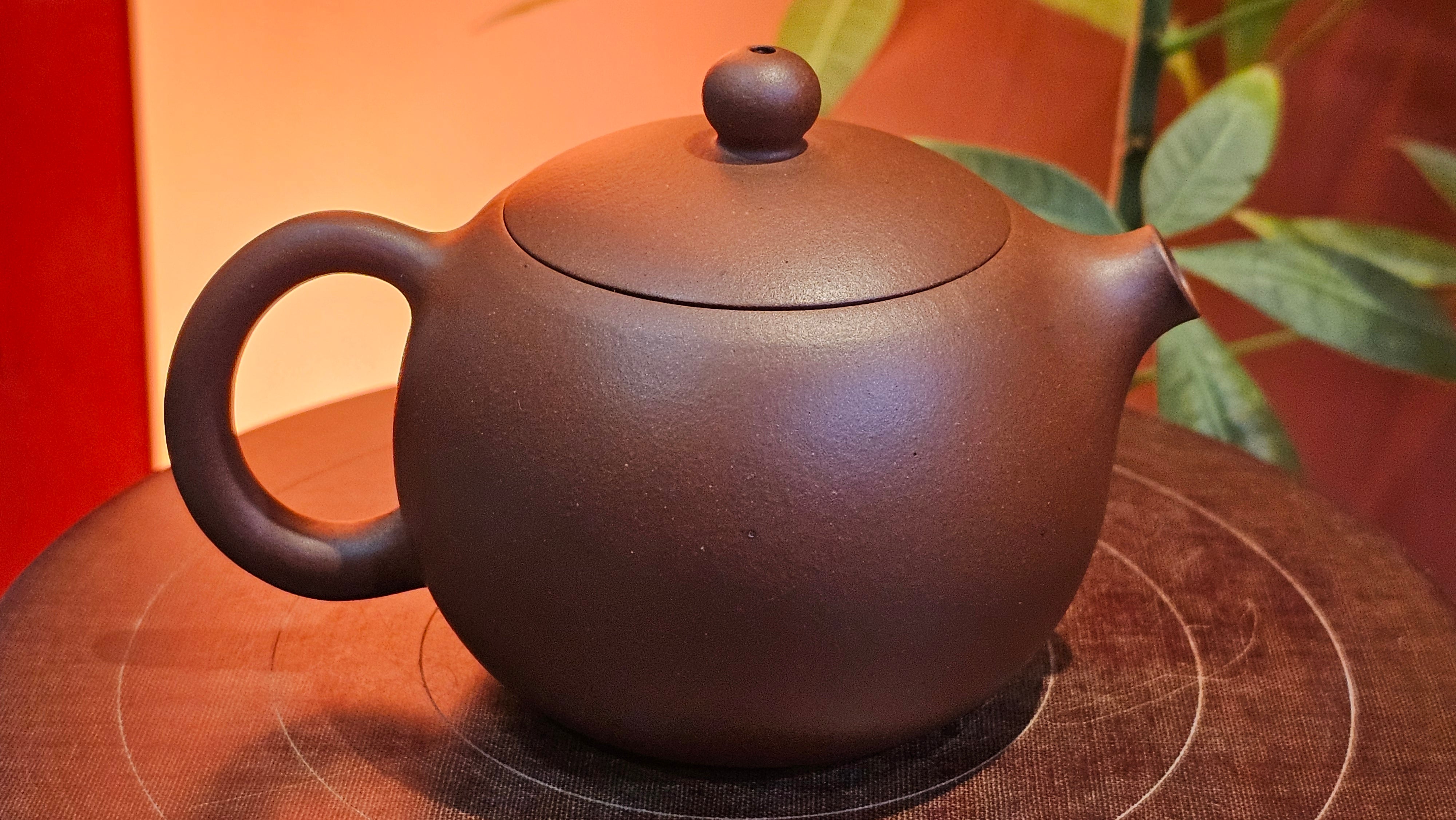 Xi Shi 西施, 171.6ml, Di Cao Qing Zi Ni 底槽青紫泥, by Craftsman Gu Xiao Ming 顾小明。