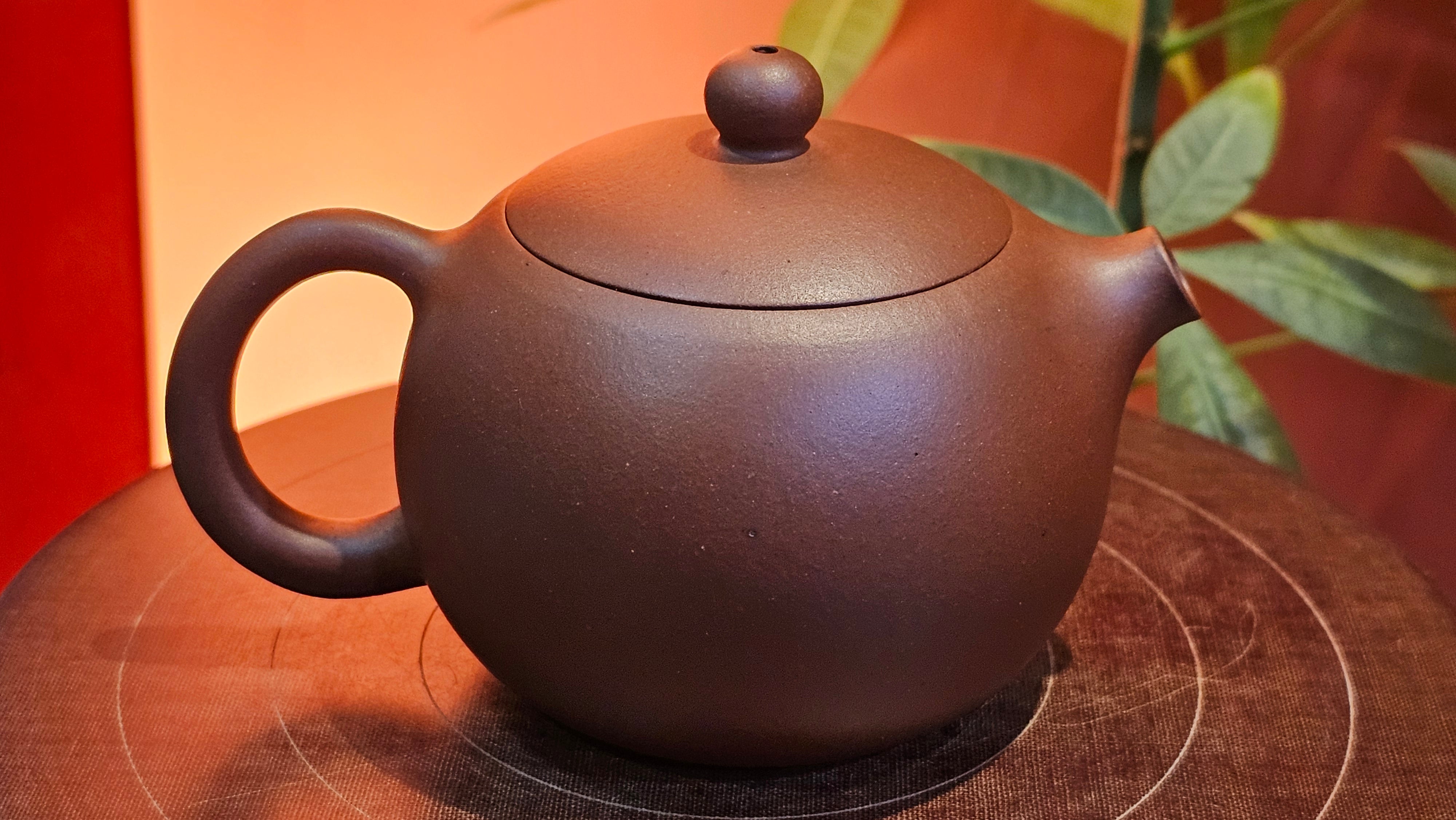 Xi Shi 西施, 171.6ml, Di Cao Qing Zi Ni 底槽青紫泥, by Craftsman Gu Xiao Ming 顾小明。