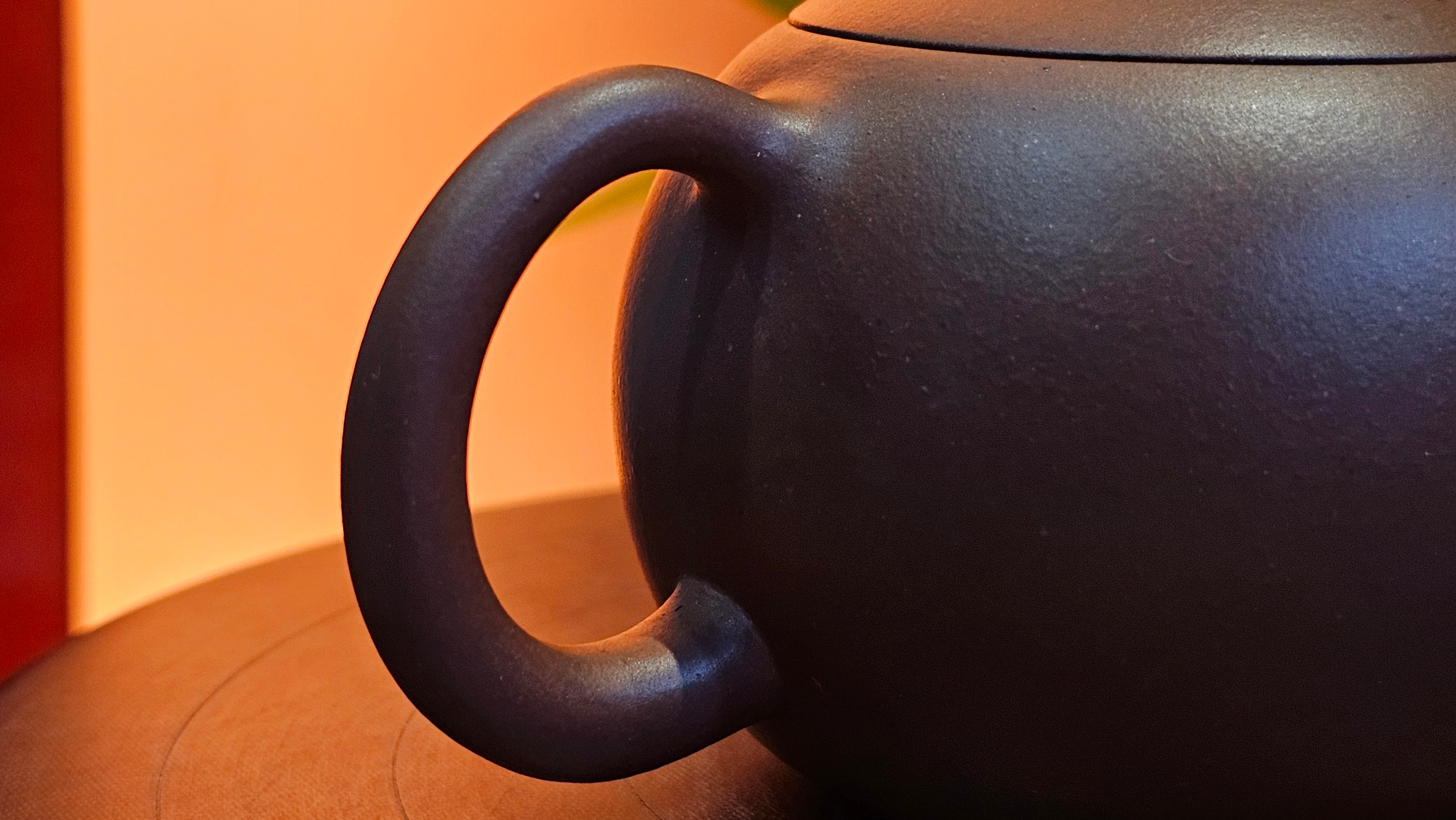 Xi Shi 西施, 171.6ml, Di Cao Qing Zi Ni 底槽青紫泥, by Craftsman Gu Xiao Ming 顾小明。