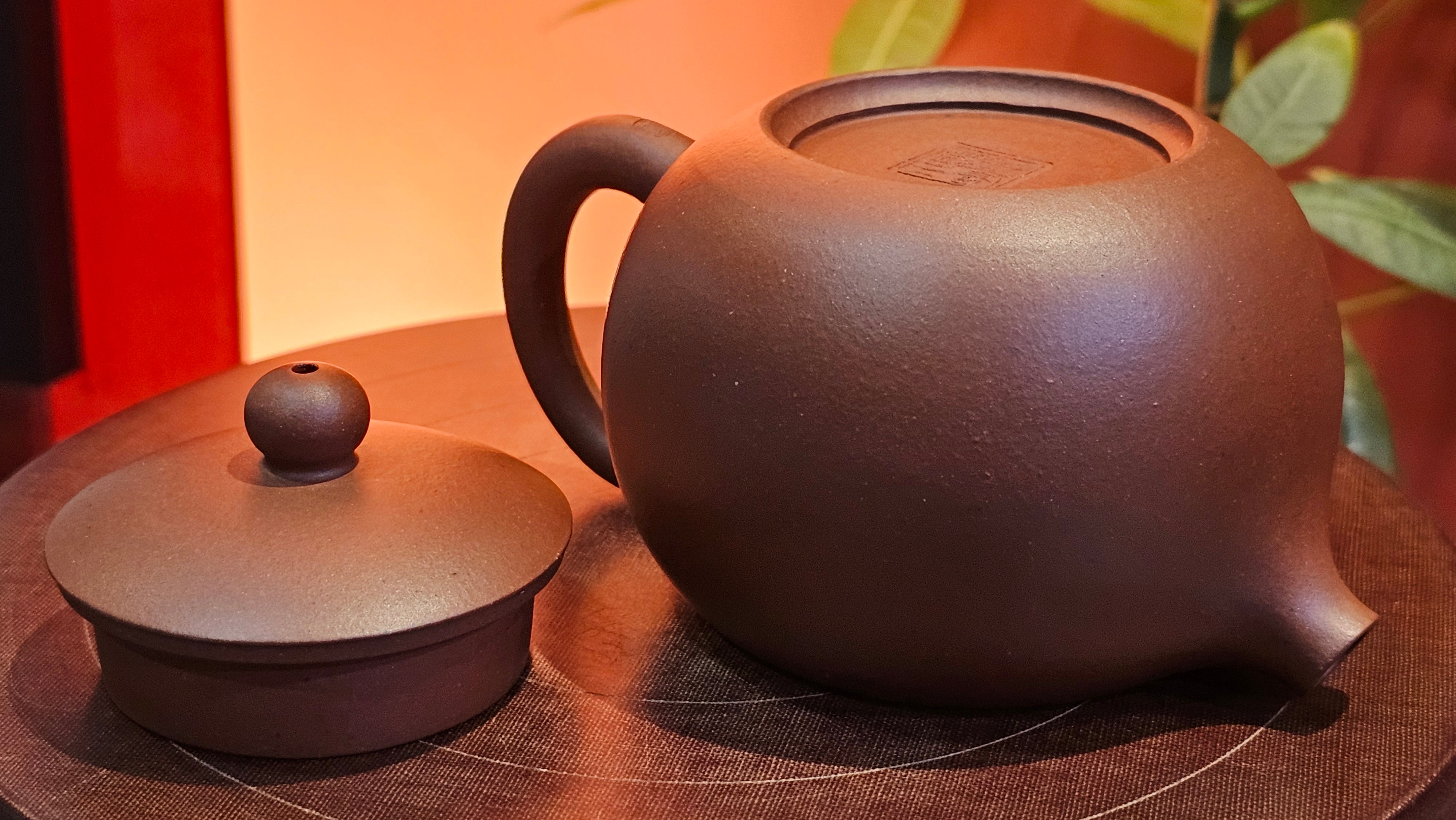 Xi Shi 西施, 171.6ml, Di Cao Qing Zi Ni 底槽青紫泥, by Craftsman Gu Xiao Ming 顾小明。