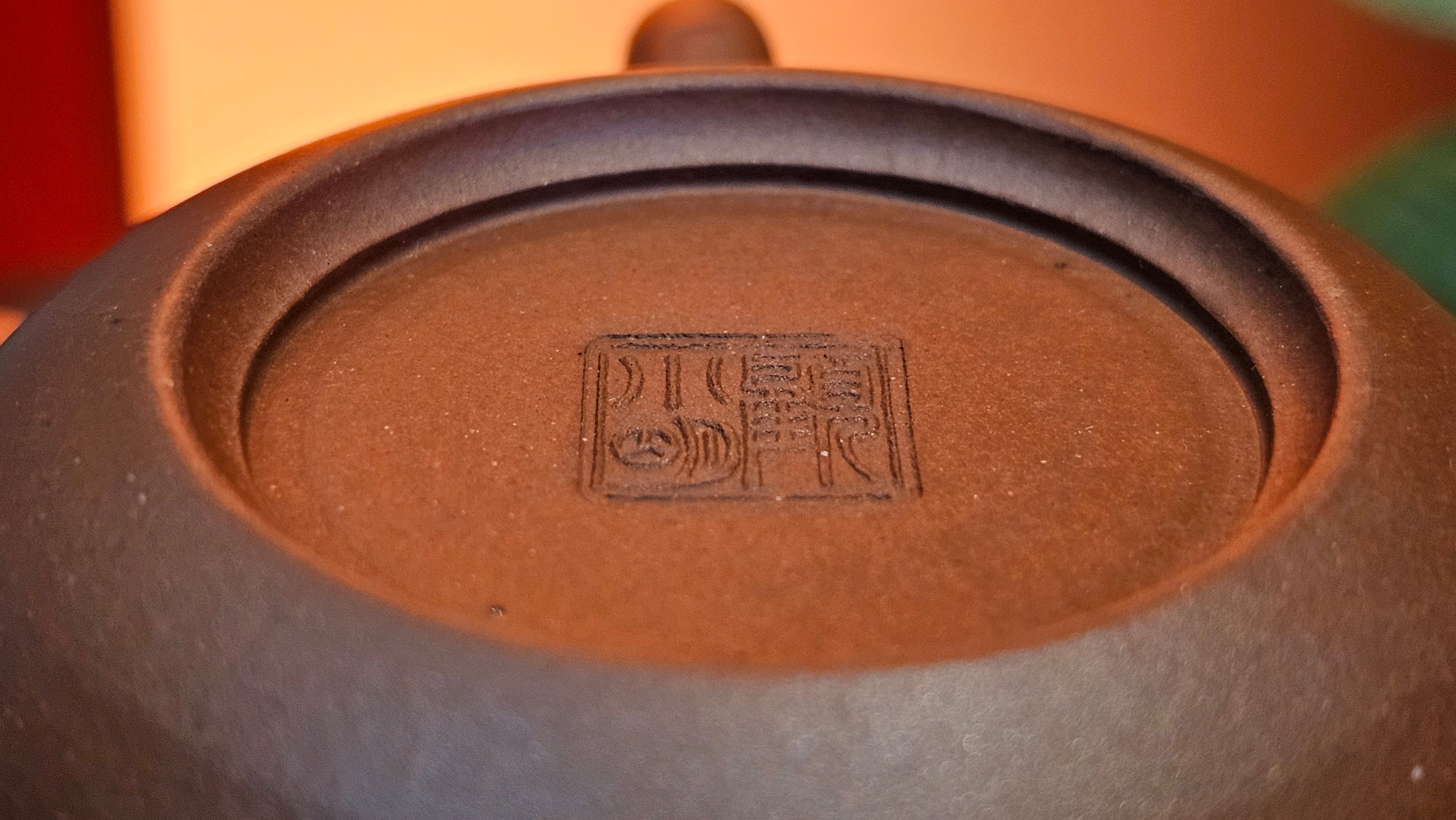 Xi Shi 西施, 171.6ml, Di Cao Qing Zi Ni 底槽青紫泥, by Craftsman Gu Xiao Ming 顾小明。