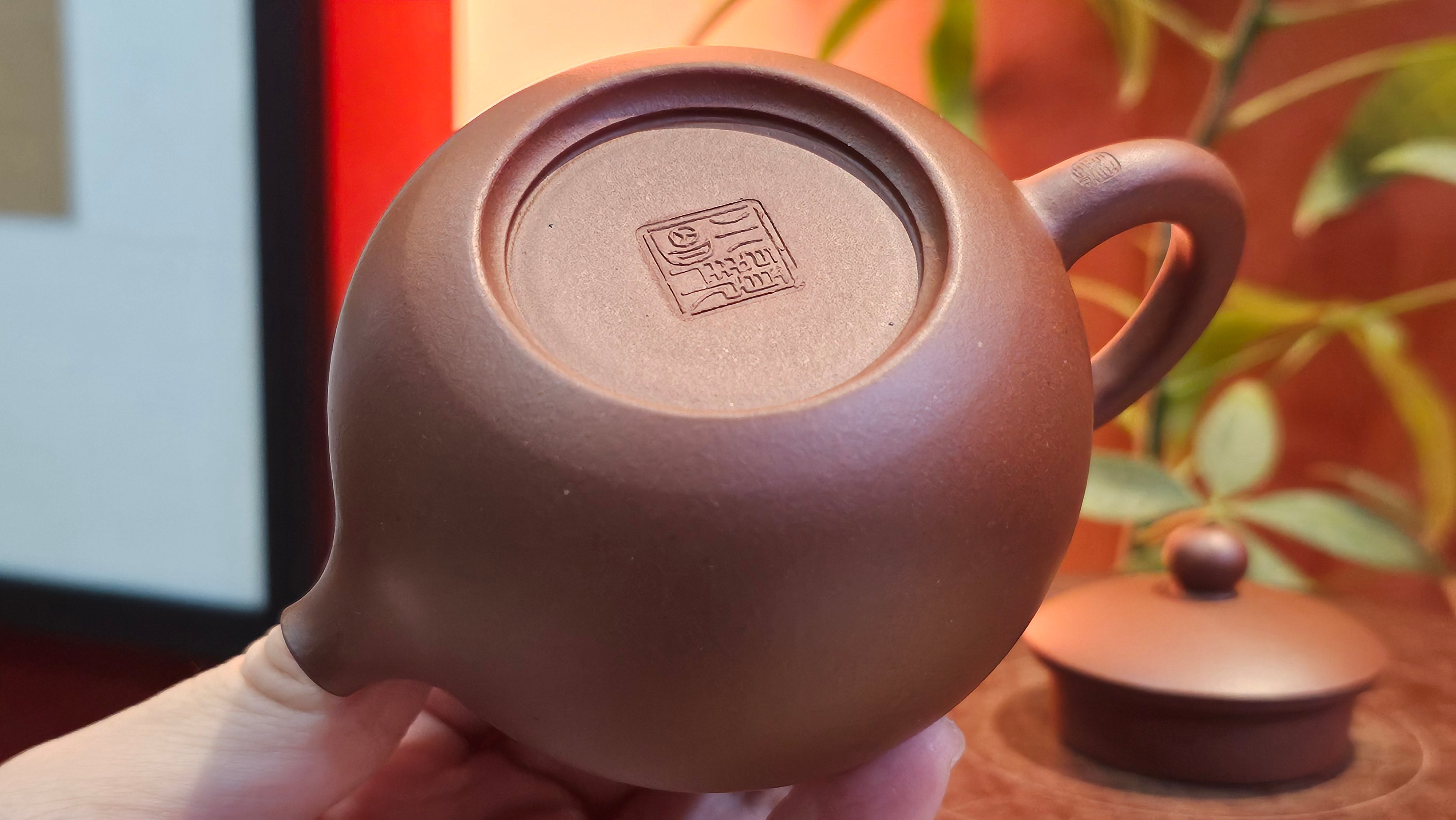 Xi Shi 西施, 171.6ml, Di Cao Qing Zi Ni 底槽青紫泥, by Craftsman Gu Xiao Ming 顾小明。