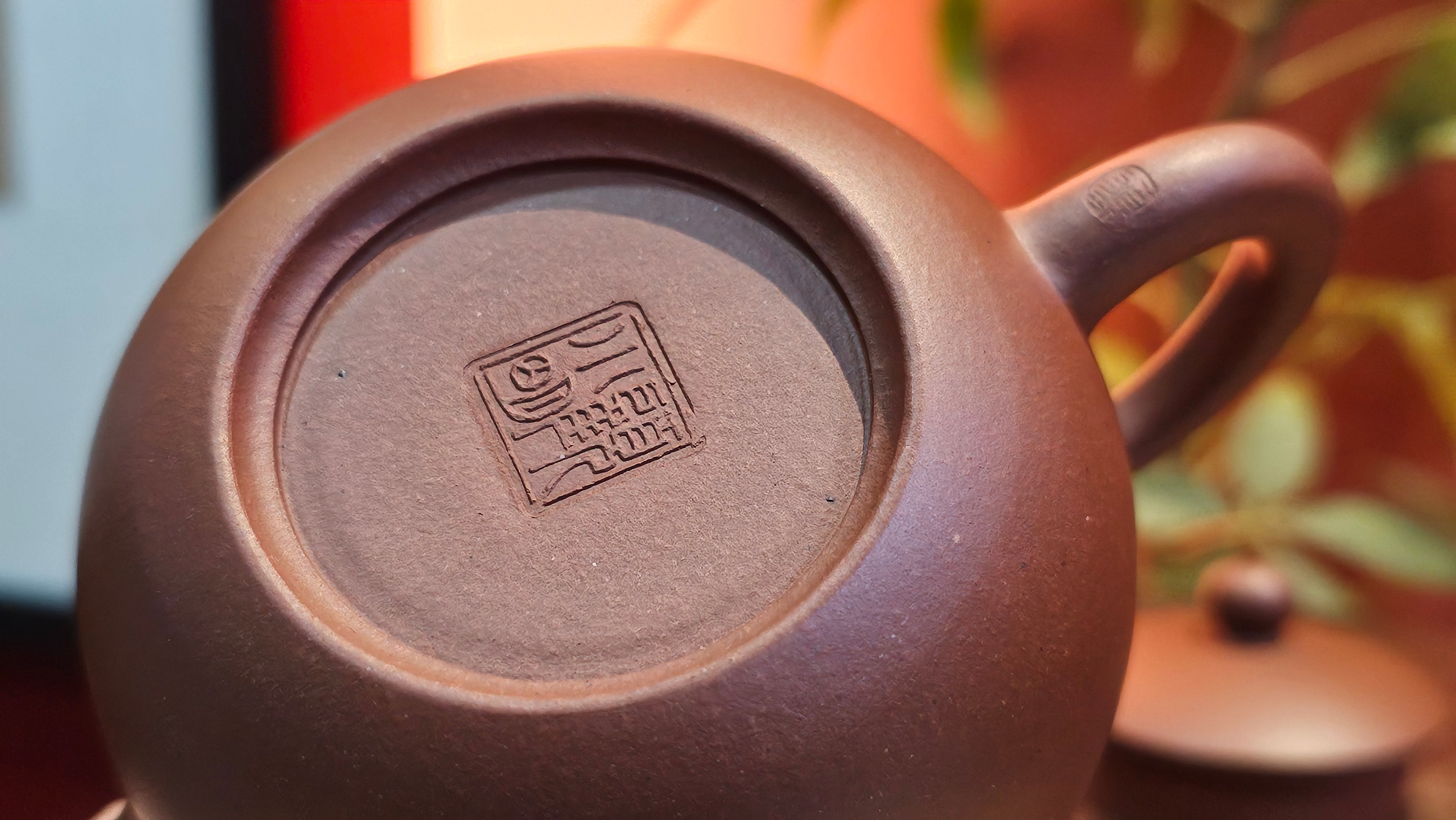 Xi Shi 西施, 171.6ml, Di Cao Qing Zi Ni 底槽青紫泥, by Craftsman Gu Xiao Ming 顾小明。