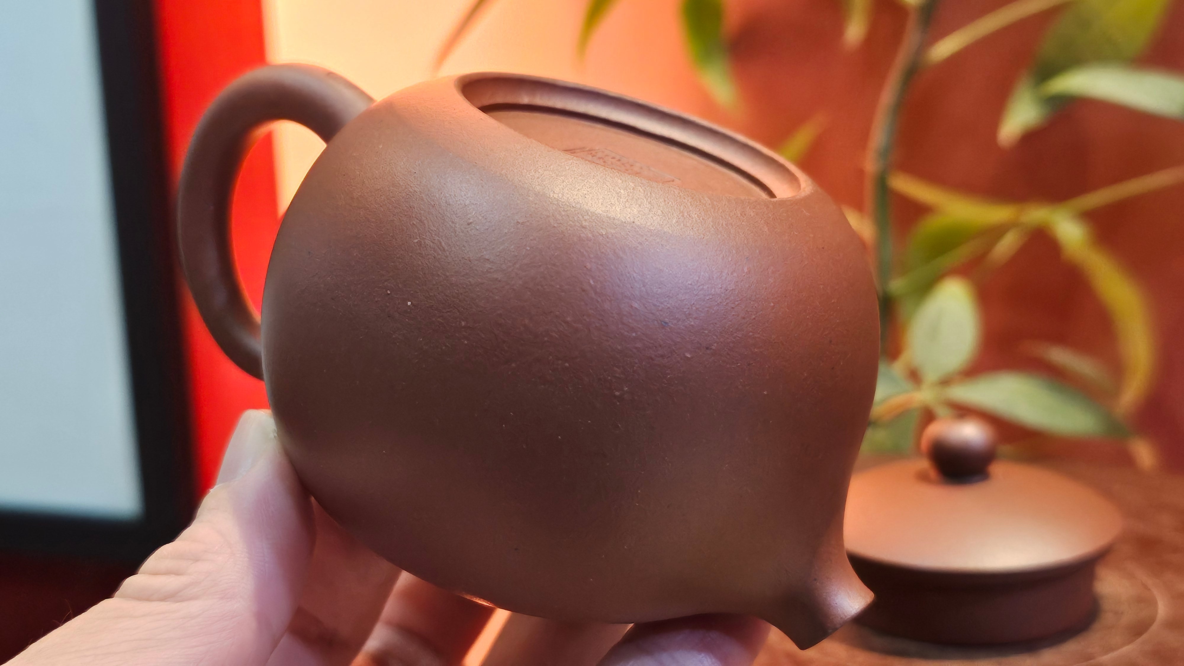 Xi Shi 西施, 171.6ml, Di Cao Qing Zi Ni 底槽青紫泥, by Craftsman Gu Xiao Ming 顾小明。