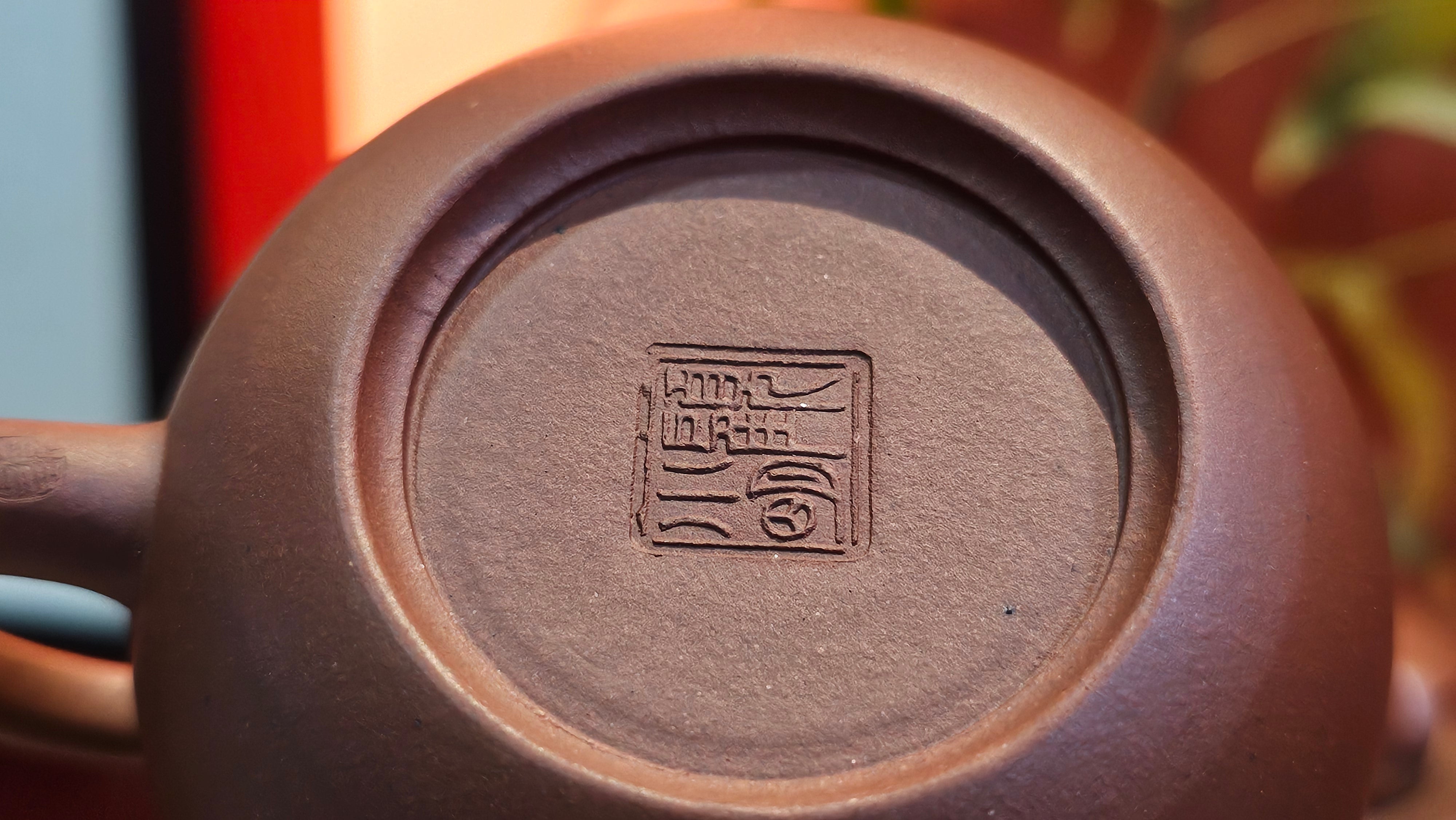 Xi Shi 西施, 171.6ml, Di Cao Qing Zi Ni 底槽青紫泥, by Craftsman Gu Xiao Ming 顾小明。