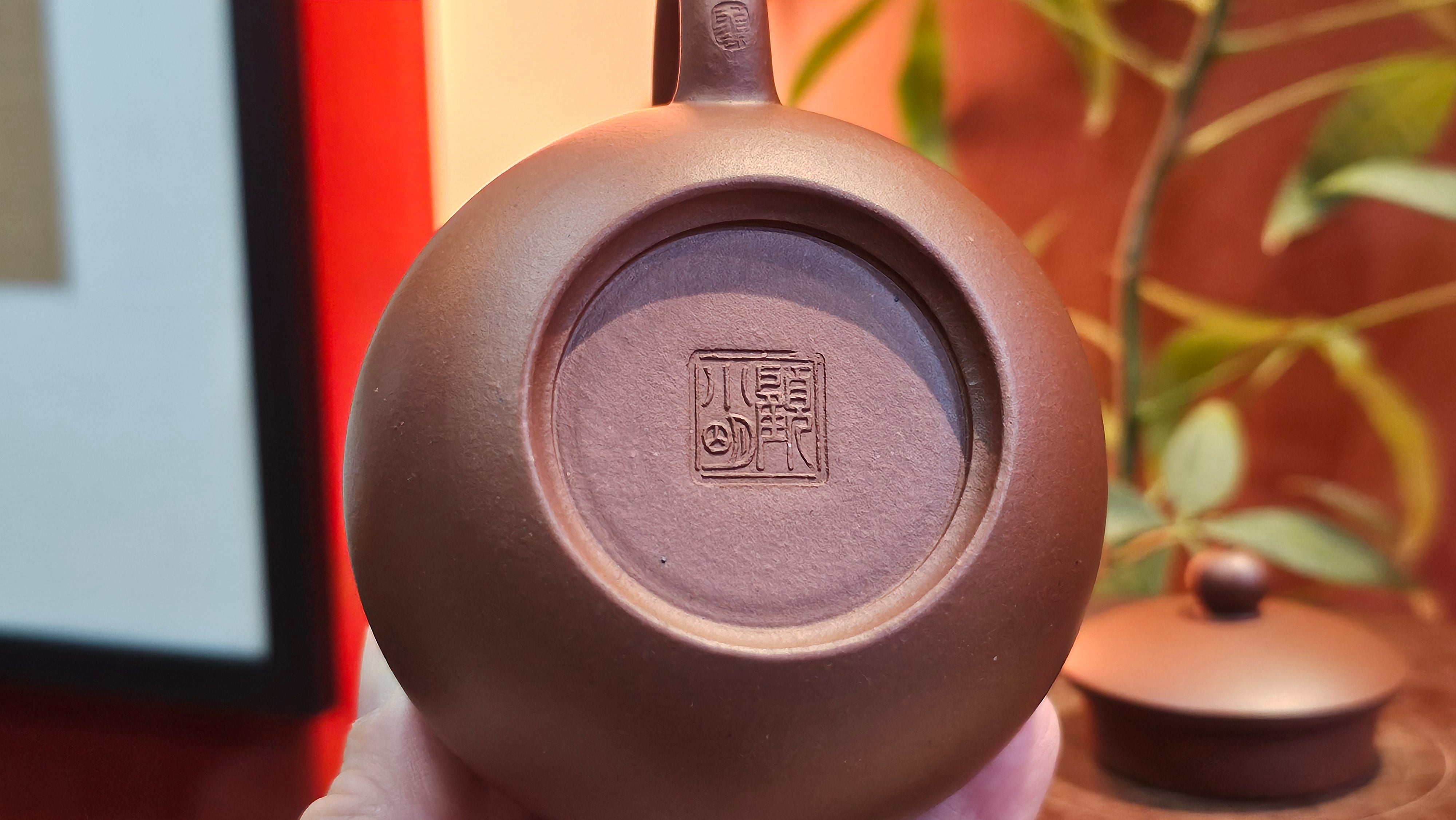 Xi Shi 西施, 171.6ml, Di Cao Qing Zi Ni 底槽青紫泥, by Craftsman Gu Xiao Ming 顾小明。