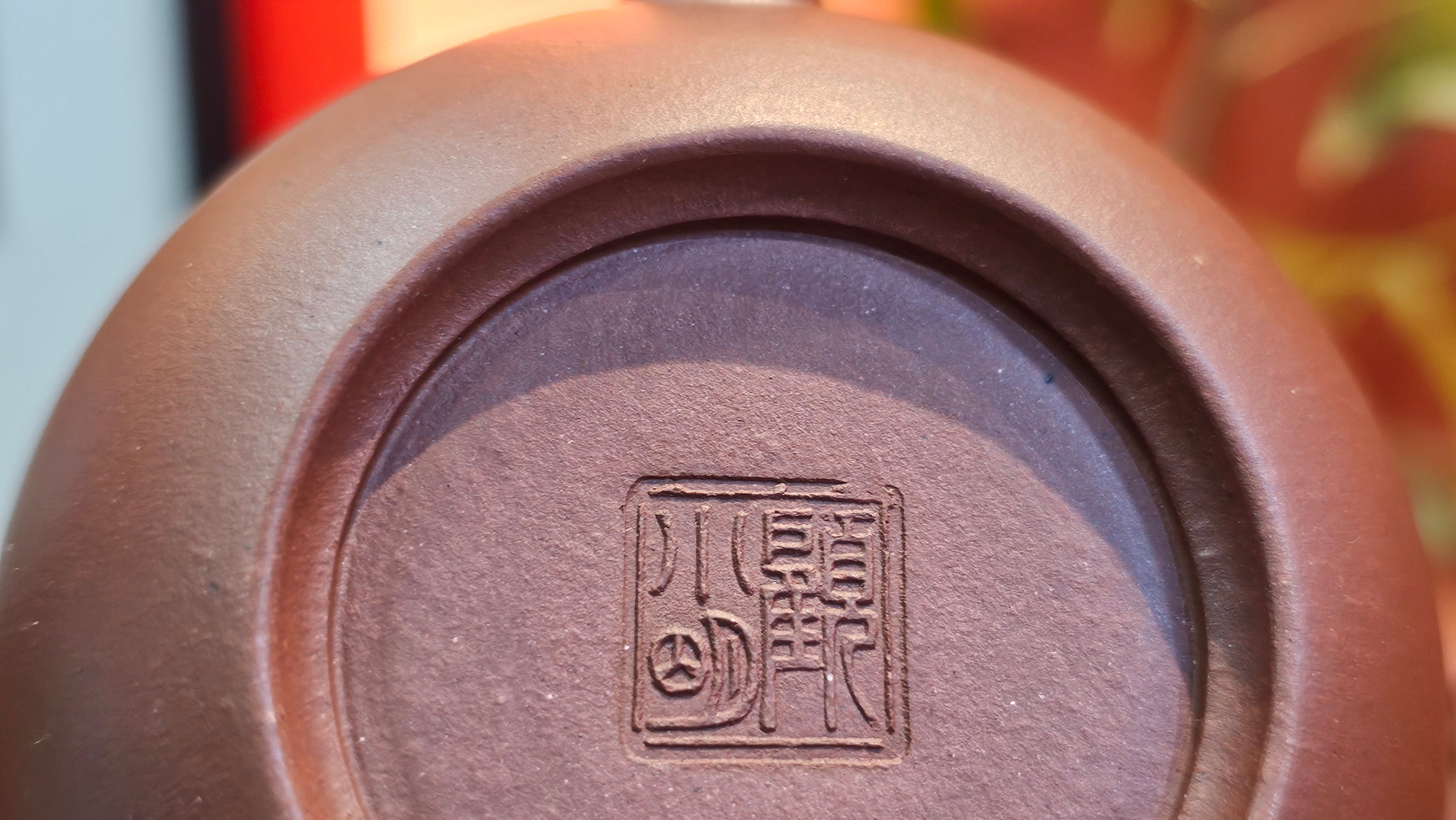 Xi Shi 西施, 171.6ml, Di Cao Qing Zi Ni 底槽青紫泥, by Craftsman Gu Xiao Ming 顾小明。