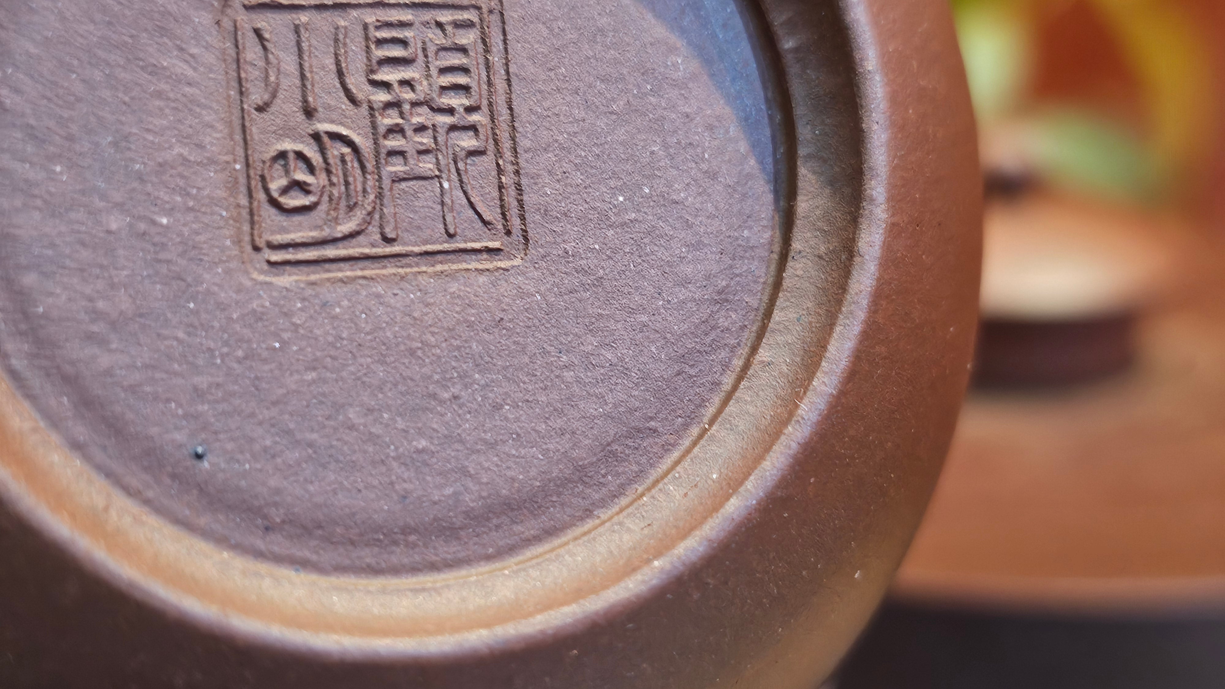 Xi Shi 西施, 171.6ml, Di Cao Qing Zi Ni 底槽青紫泥, by Craftsman Gu Xiao Ming 顾小明。