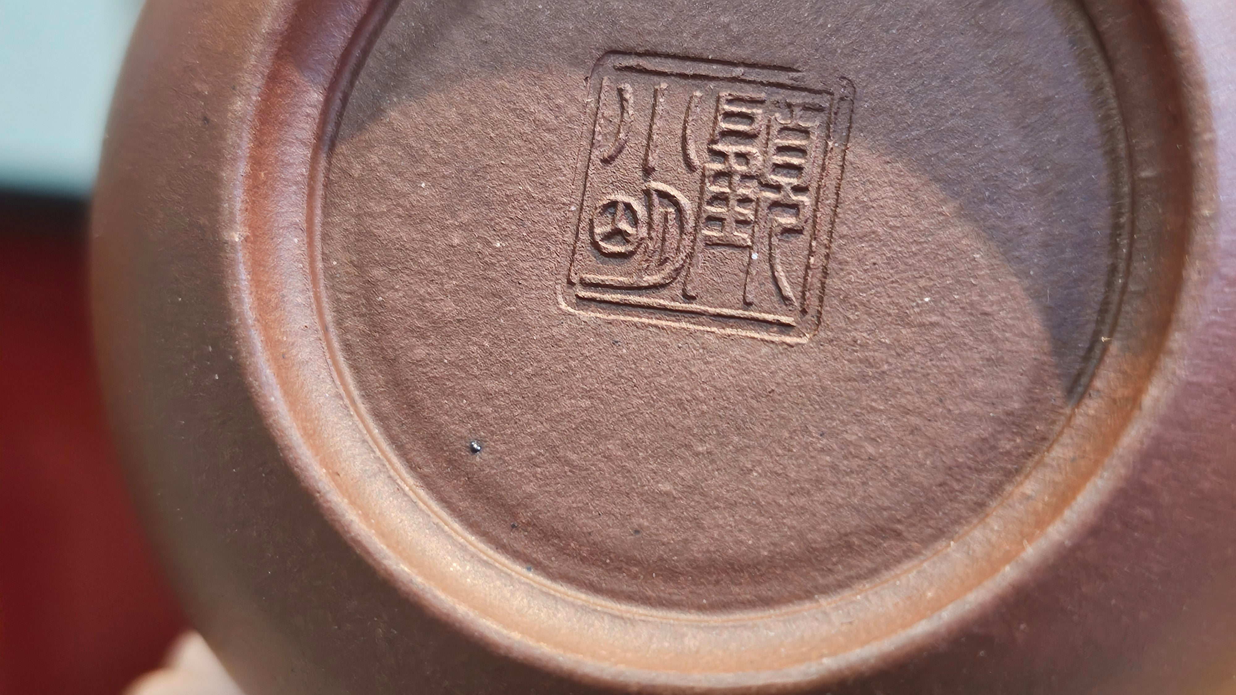 Xi Shi 西施, 171.6ml, Di Cao Qing Zi Ni 底槽青紫泥, by Craftsman Gu Xiao Ming 顾小明。