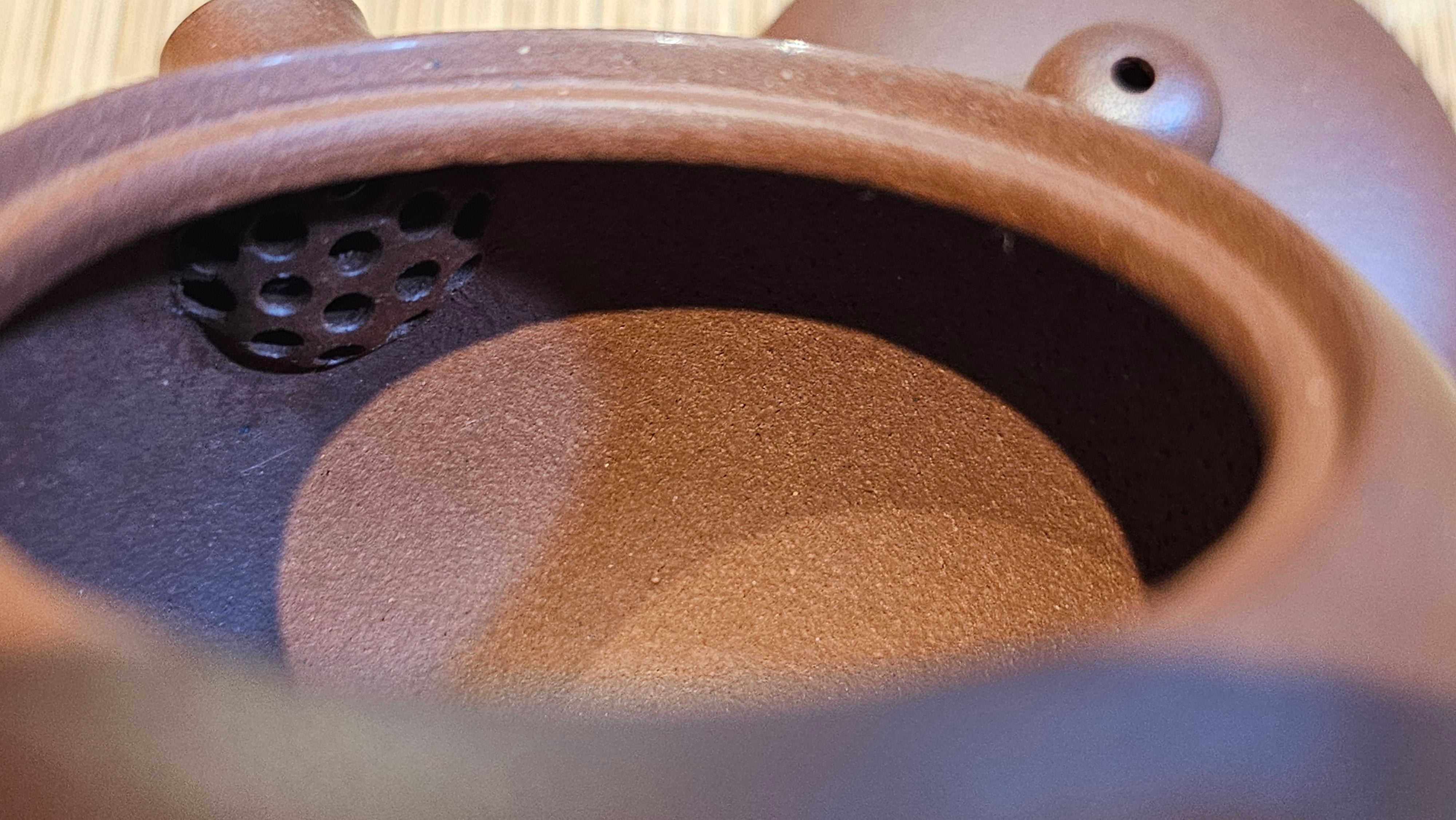 Xi Shi 西施, 171.6ml, Di Cao Qing Zi Ni 底槽青紫泥, by Craftsman Gu Xiao Ming 顾小明。