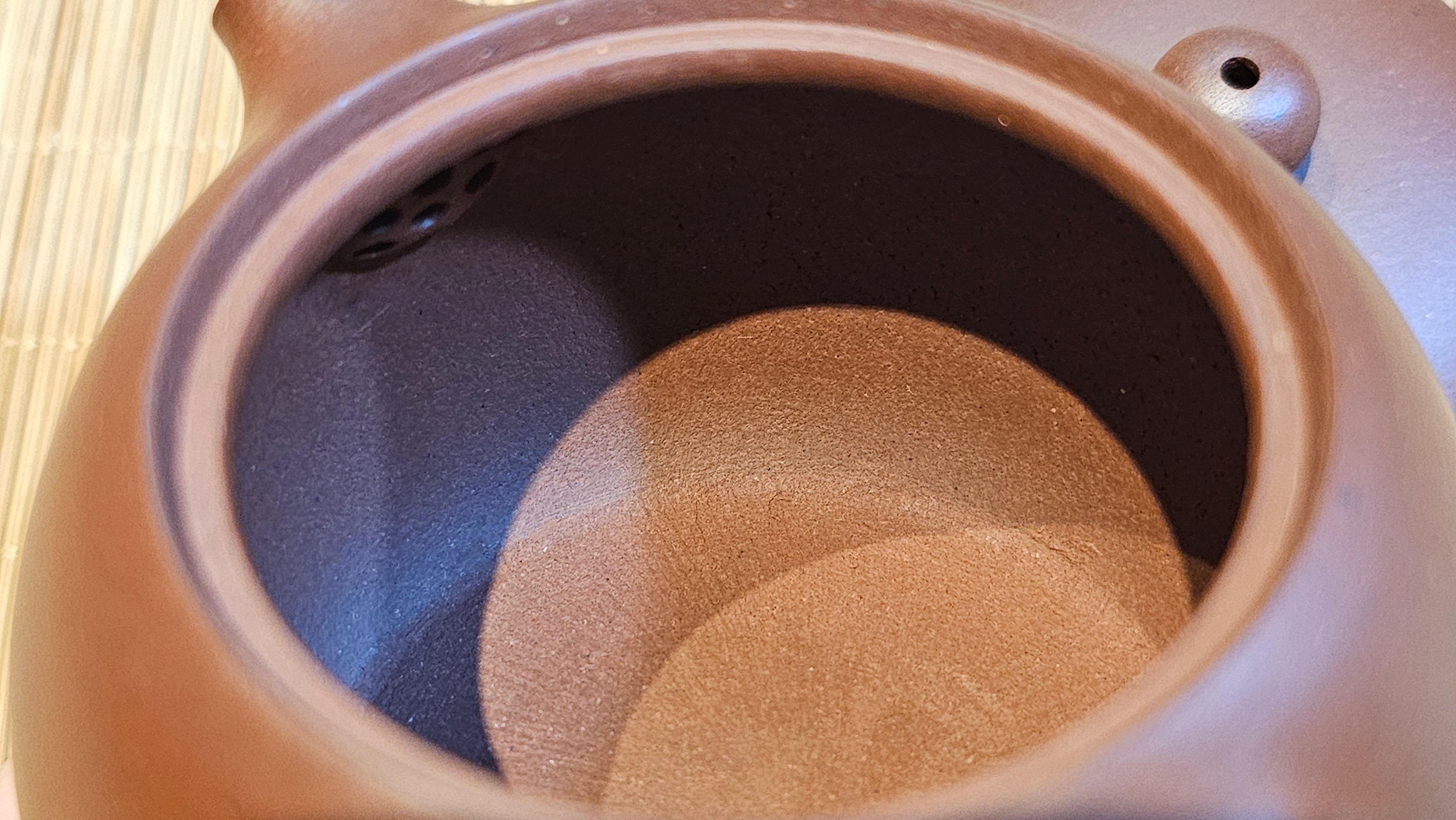 Xi Shi 西施, 171.6ml, Di Cao Qing Zi Ni 底槽青紫泥, by Craftsman Gu Xiao Ming 顾小明。