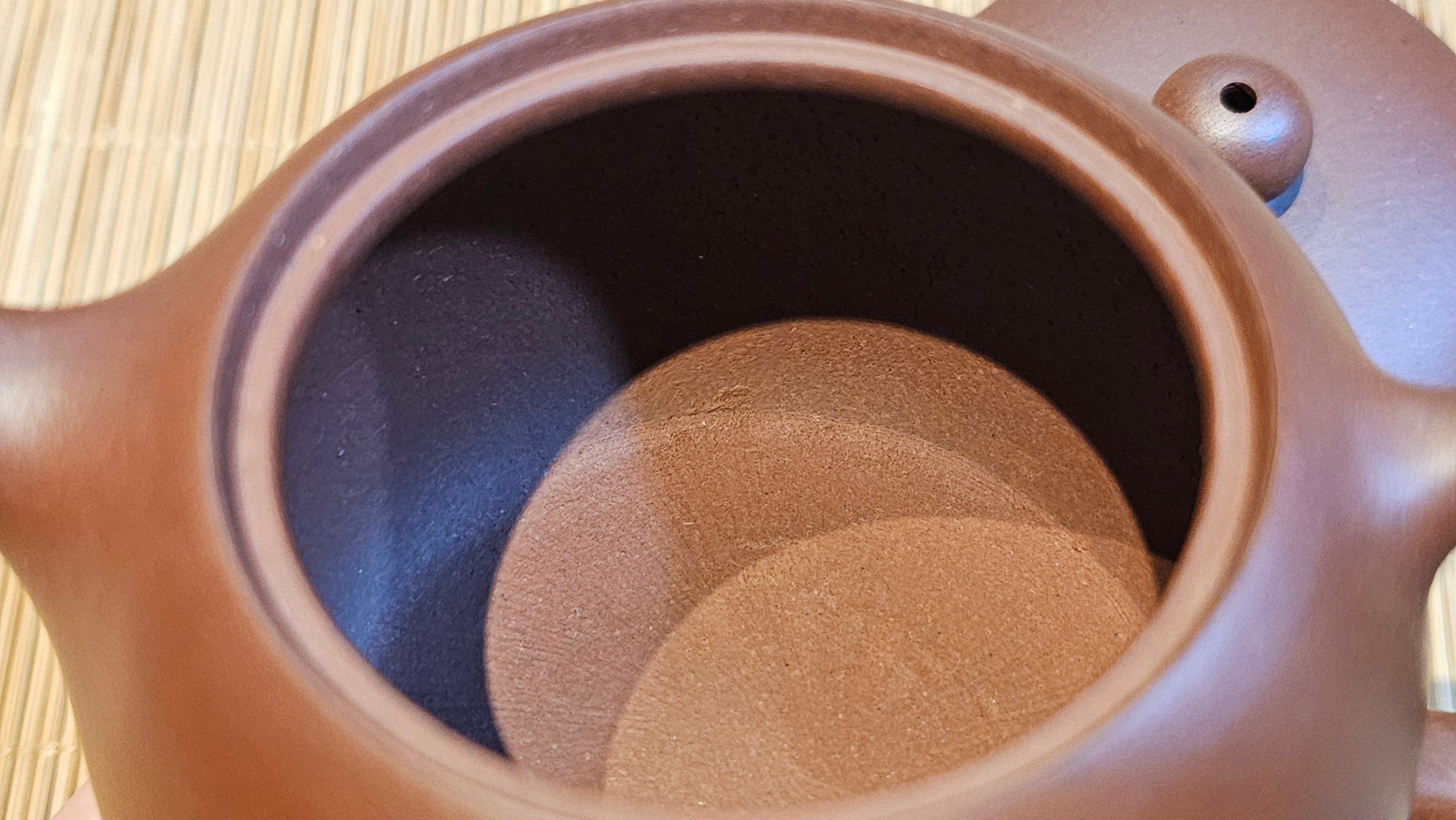 Xi Shi 西施, 171.6ml, Di Cao Qing Zi Ni 底槽青紫泥, by Craftsman Gu Xiao Ming 顾小明。