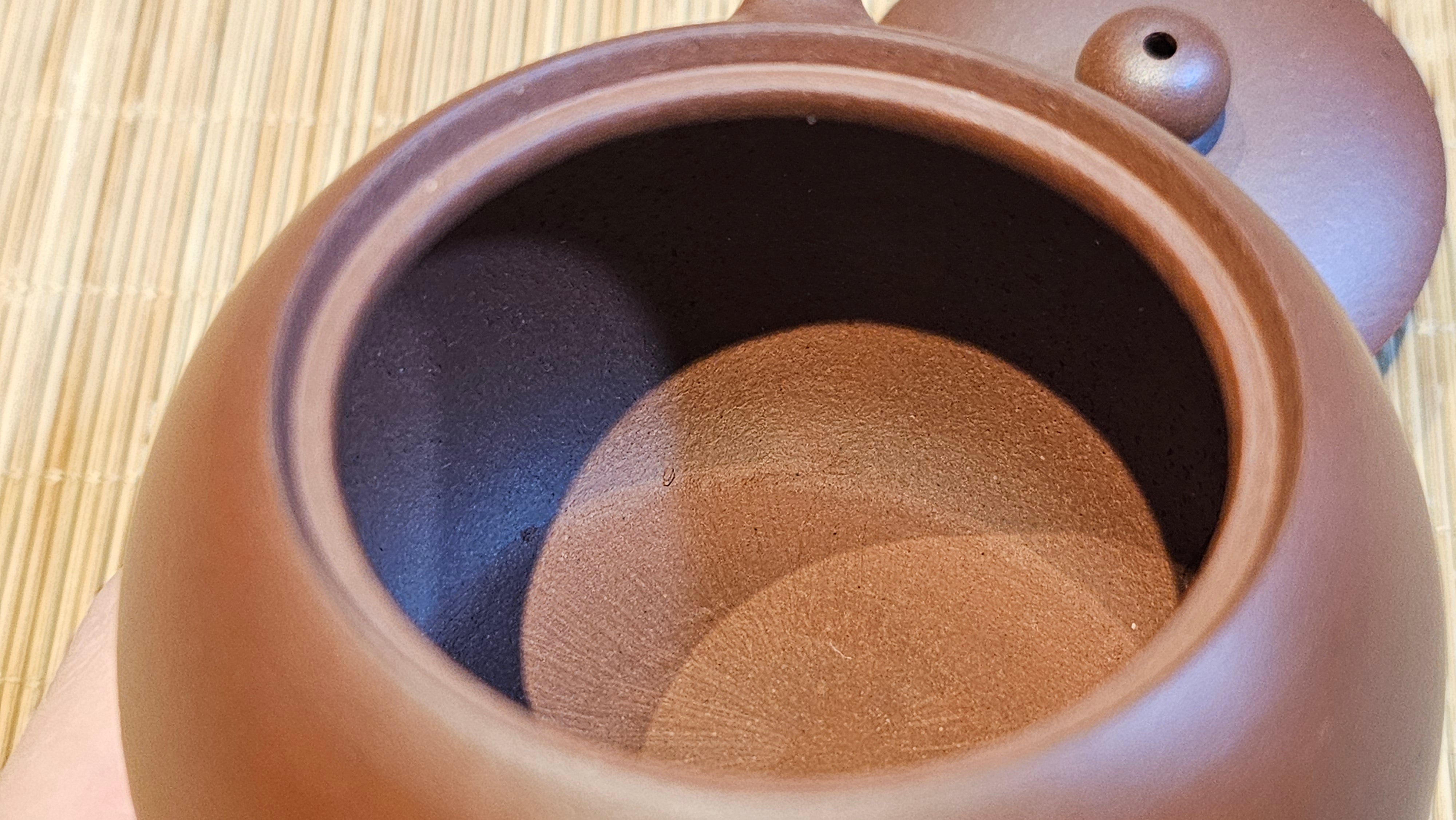 Xi Shi 西施, 171.6ml, Di Cao Qing Zi Ni 底槽青紫泥, by Craftsman Gu Xiao Ming 顾小明。