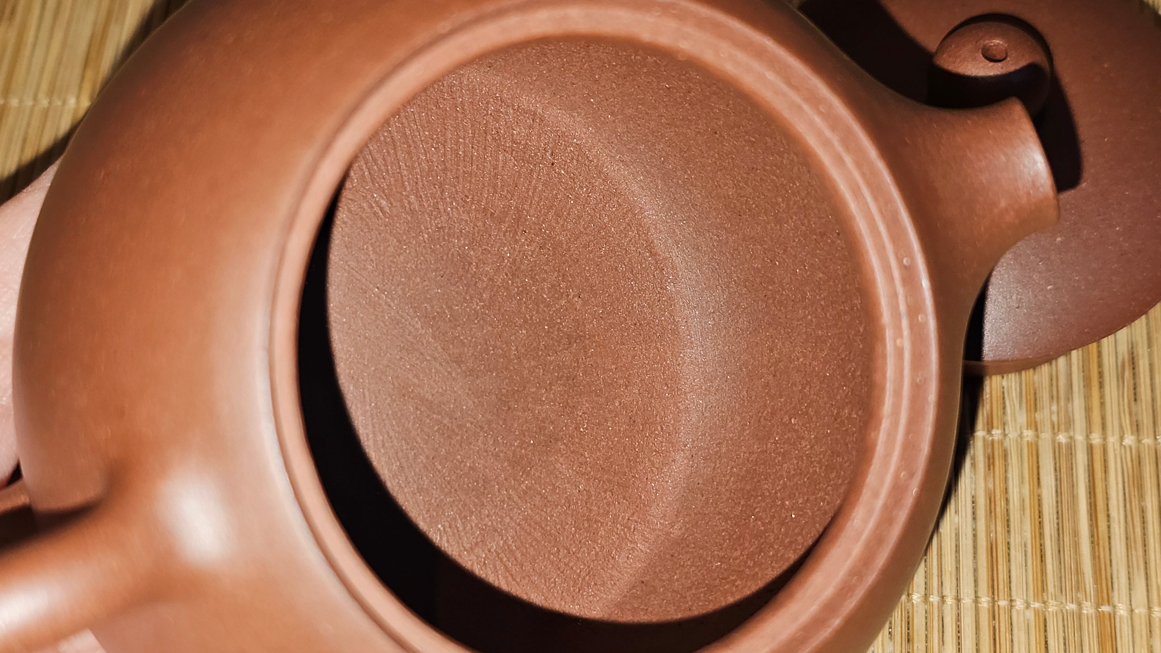 Xi Shi 西施, 171.6ml, Di Cao Qing Zi Ni 底槽青紫泥, by Craftsman Gu Xiao Ming 顾小明。