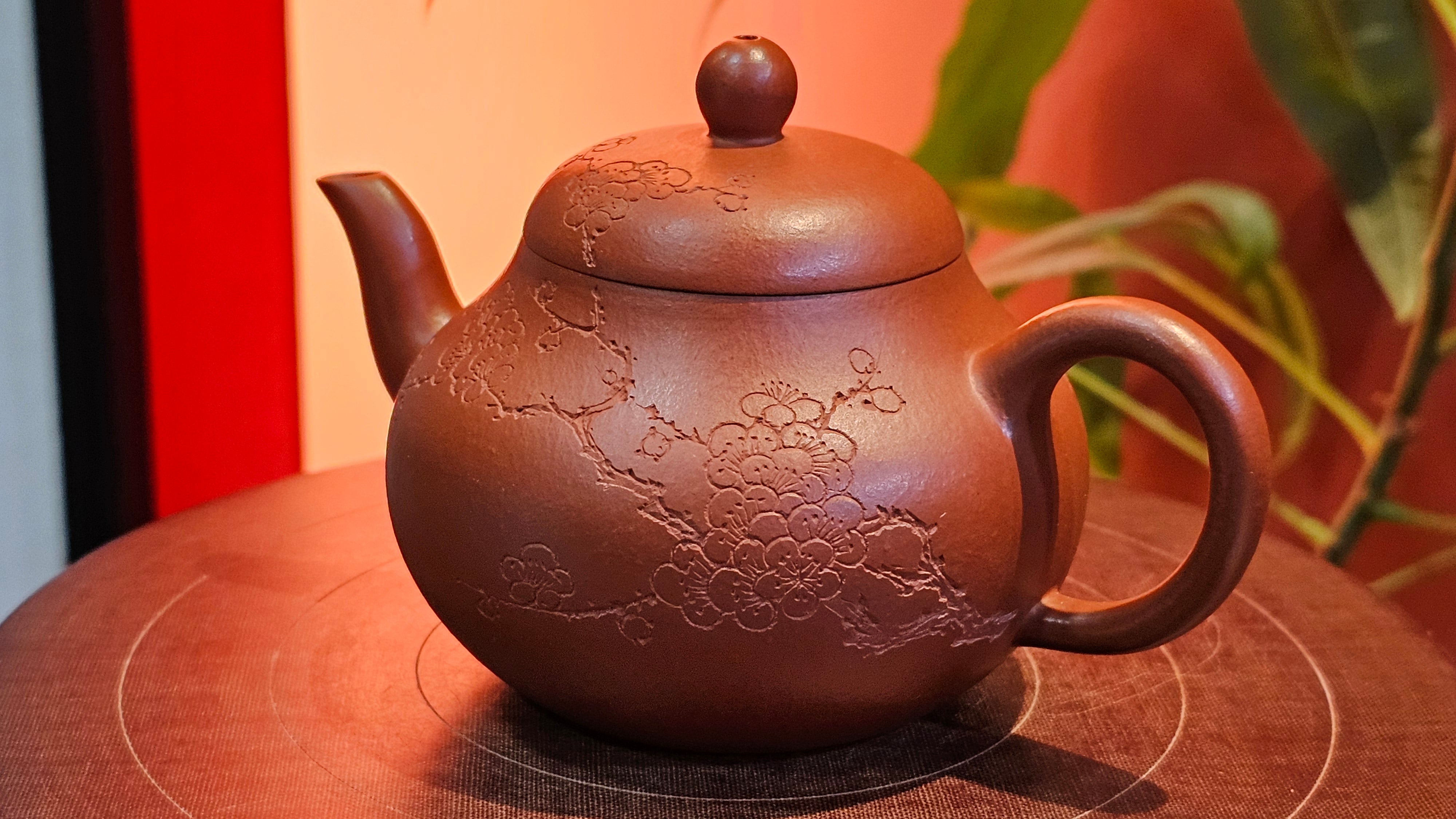 Li Xing 梨形, 171.5ml, Xiao Mei Yao Zhu Ni 小煤窑朱泥 by our Collaborative Craftsman Zhai Yi Yao 翟一耀。Plum Blossoms Engraving 梅花刻绘, 与 "暗香疏影" by Craftsman Yi De Shu 一德书。~ Congratulations to Mr E.P., 1826hrs 10th Apr, Holyoke, MA.