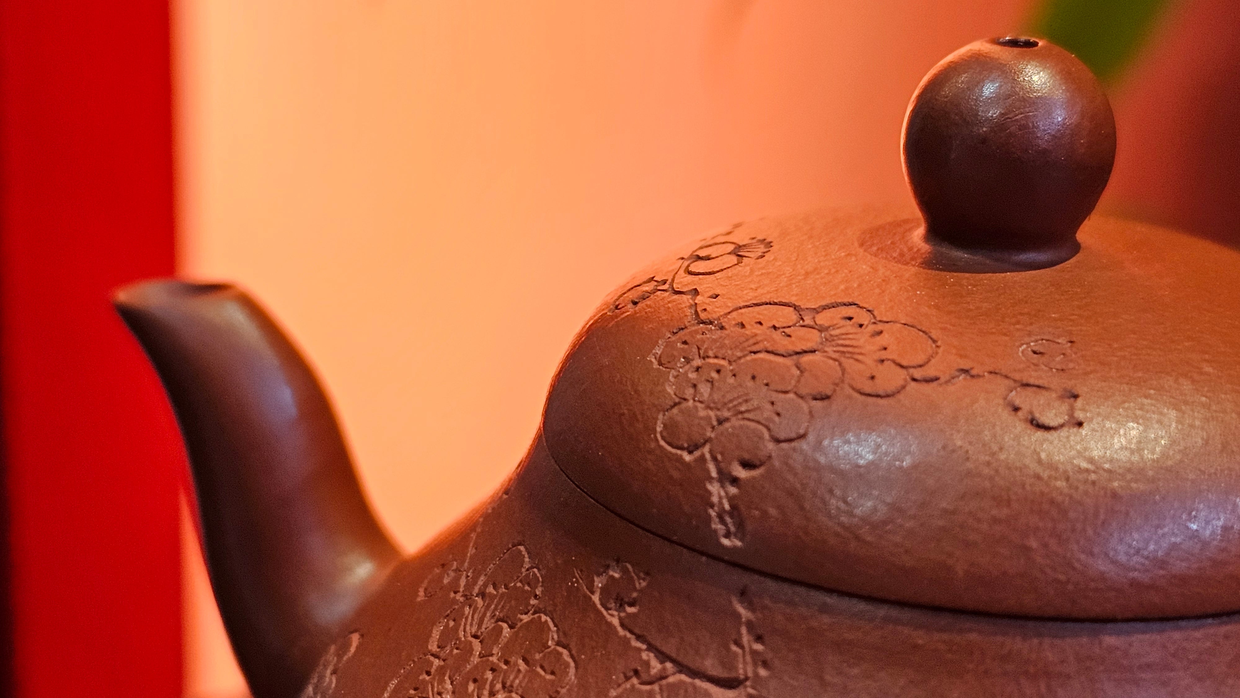 Li Xing 梨形, 171.5ml, Xiao Mei Yao Zhu Ni 小煤窑朱泥 by our Collaborative Craftsman Zhai Yi Yao 翟一耀。Plum Blossoms Engraving 梅花刻绘, 与 "暗香疏影" by Craftsman Yi De Shu 一德书。~ Congratulations to Mr E.P., 1826hrs 10th Apr, Holyoke, MA.