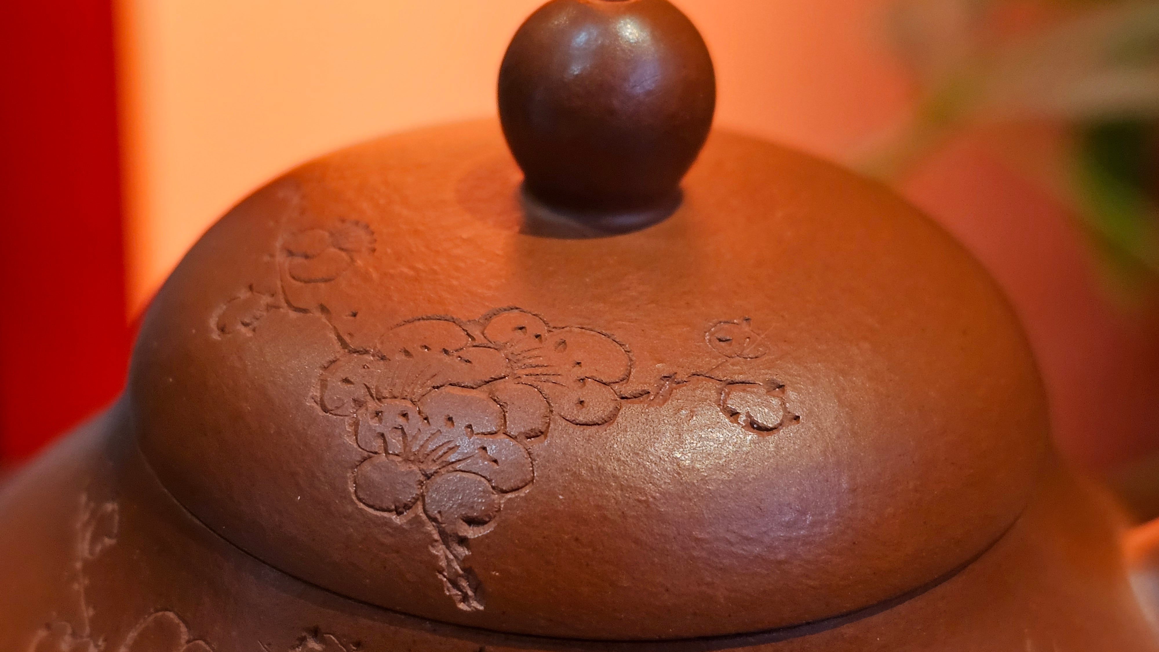 Li Xing 梨形, 171.5ml, Xiao Mei Yao Zhu Ni 小煤窑朱泥 by our Collaborative Craftsman Zhai Yi Yao 翟一耀。Plum Blossoms Engraving 梅花刻绘, 与 "暗香疏影" by Craftsman Yi De Shu 一德书。~ Congratulations to Mr E.P., 1826hrs 10th Apr, Holyoke, MA.