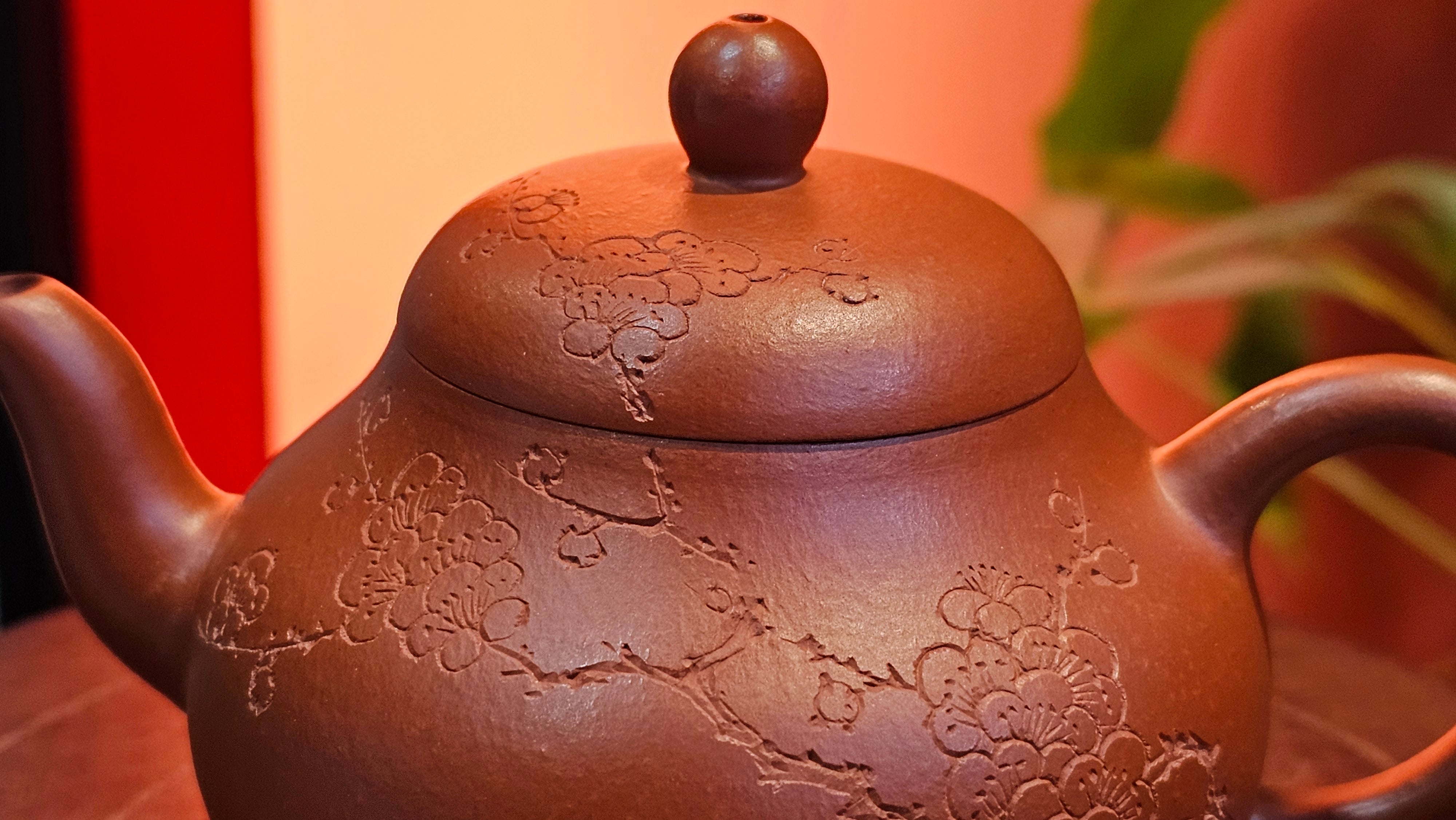 Li Xing 梨形, 171.5ml, Xiao Mei Yao Zhu Ni 小煤窑朱泥 by our Collaborative Craftsman Zhai Yi Yao 翟一耀。Plum Blossoms Engraving 梅花刻绘, 与 "暗香疏影" by Craftsman Yi De Shu 一德书。~ Congratulations to Mr E.P., 1826hrs 10th Apr, Holyoke, MA.