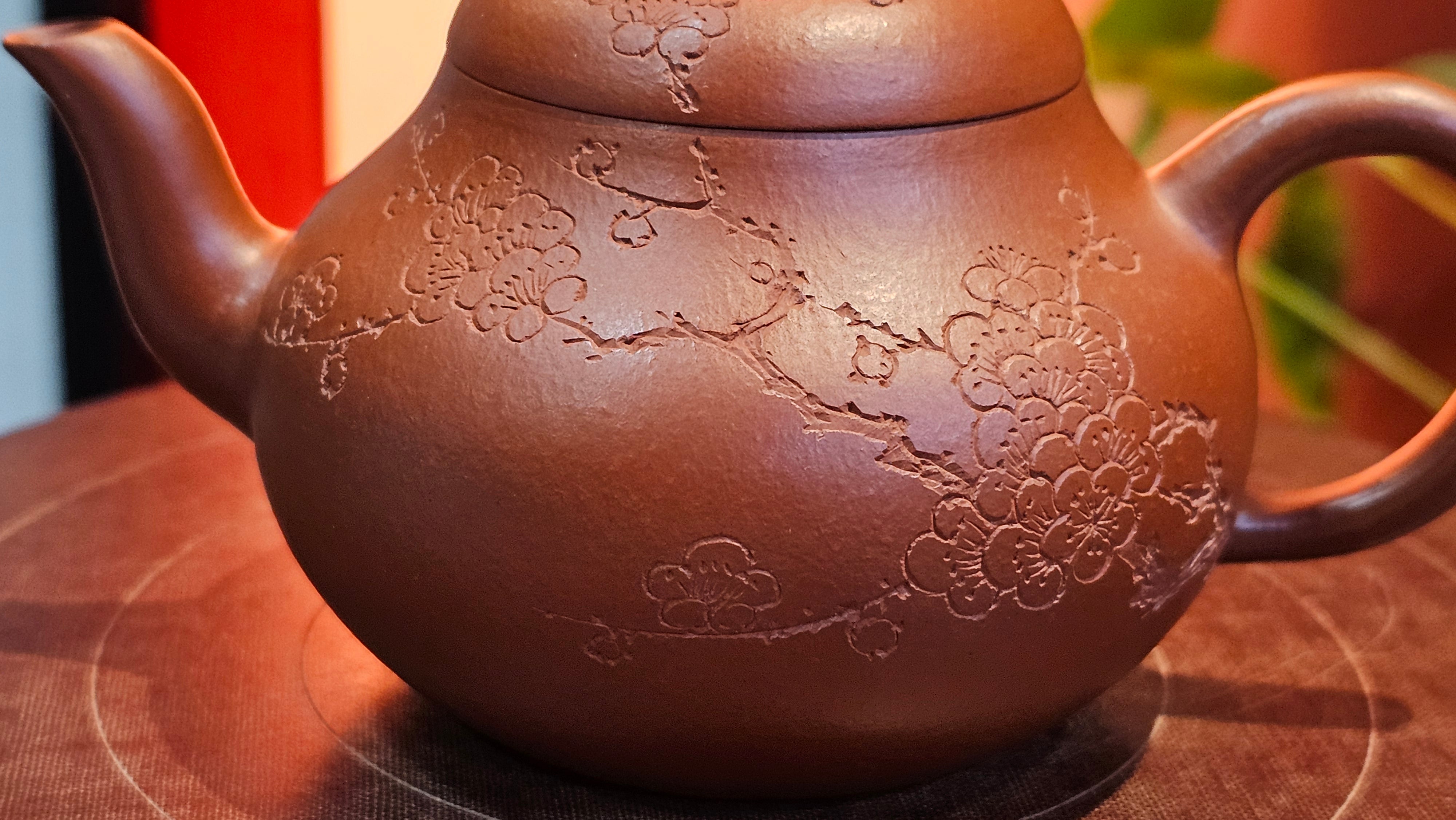 Li Xing 梨形, 171.5ml, Xiao Mei Yao Zhu Ni 小煤窑朱泥 by our Collaborative Craftsman Zhai Yi Yao 翟一耀。Plum Blossoms Engraving 梅花刻绘, 与 "暗香疏影" by Craftsman Yi De Shu 一德书。~ Congratulations to Mr E.P., 1826hrs 10th Apr, Holyoke, MA.