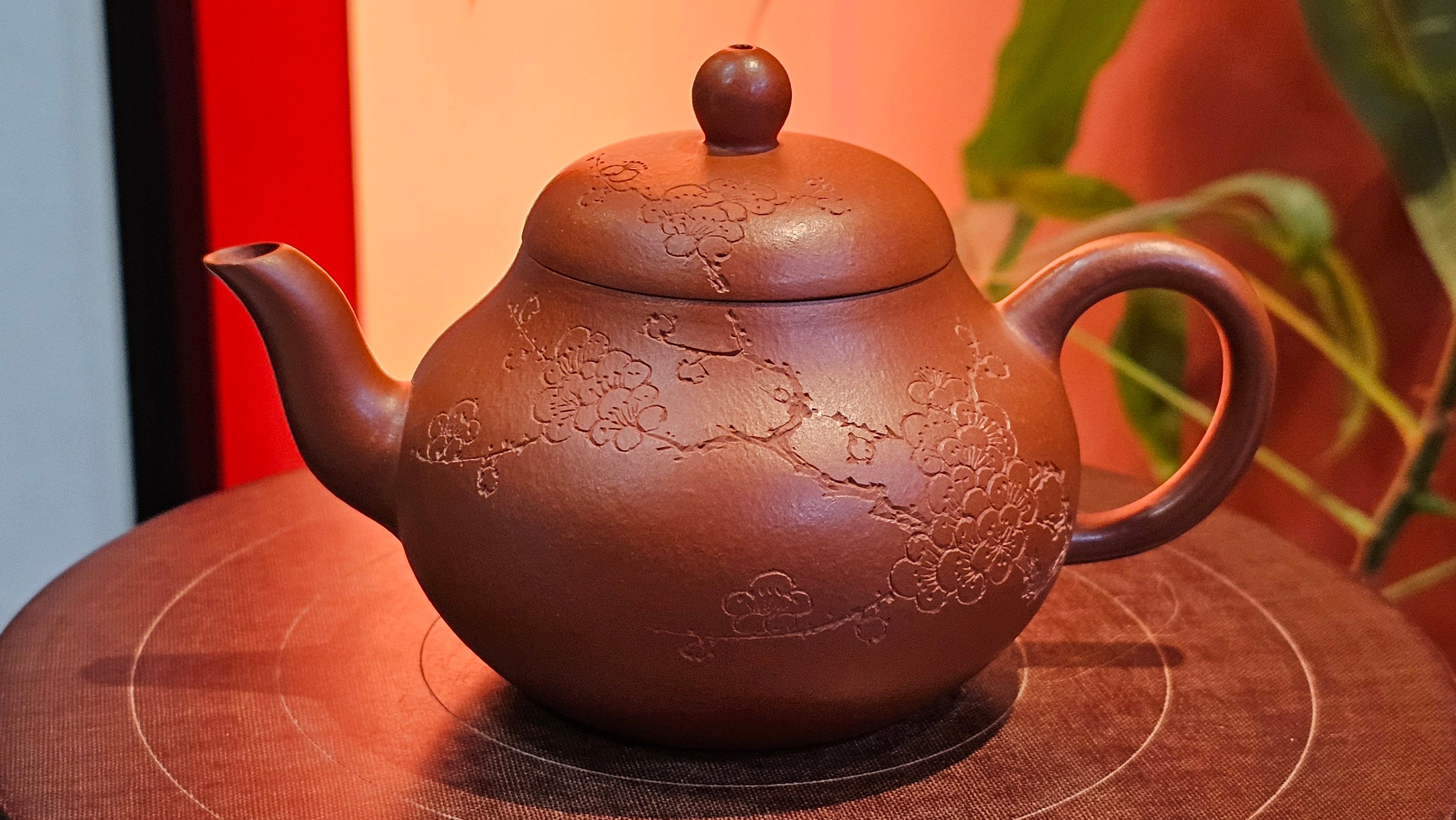 Li Xing 梨形, 171.5ml, Xiao Mei Yao Zhu Ni 小煤窑朱泥 by our Collaborative Craftsman Zhai Yi Yao 翟一耀。Plum Blossoms Engraving 梅花刻绘, 与 "暗香疏影" by Craftsman Yi De Shu 一德书。~ Congratulations to Mr E.P., 1826hrs 10th Apr, Holyoke, MA.