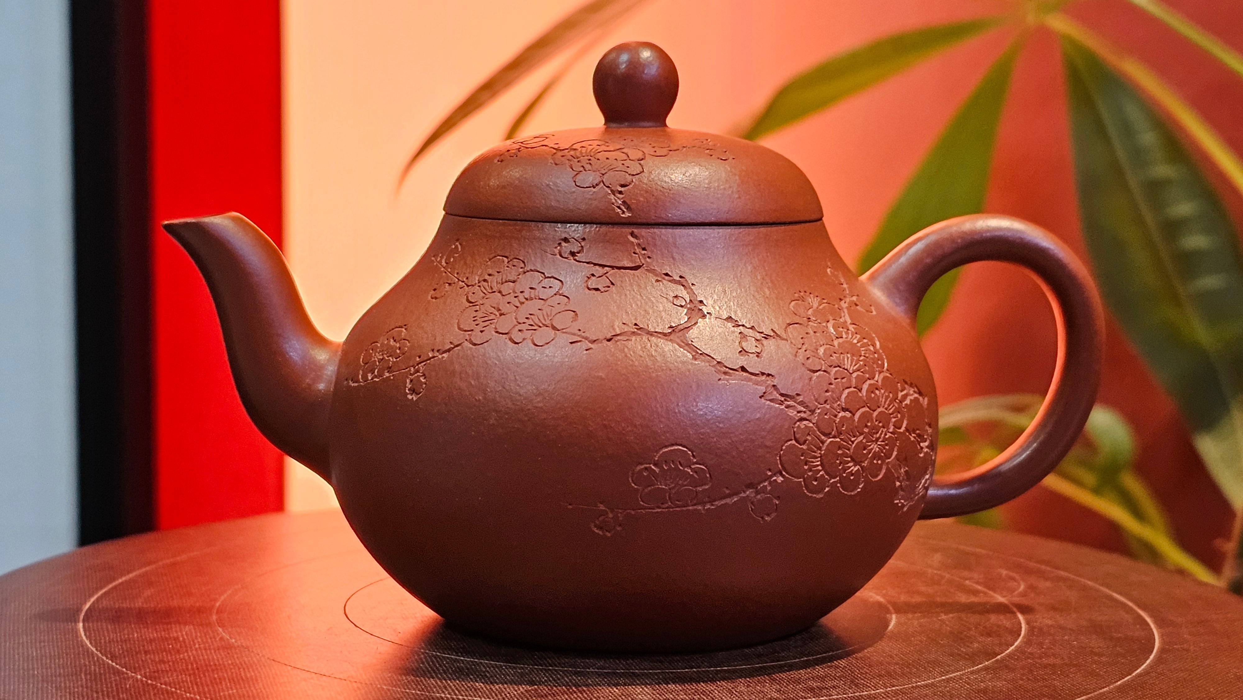 Li Xing 梨形, 171.5ml, Xiao Mei Yao Zhu Ni 小煤窑朱泥 by our Collaborative Craftsman Zhai Yi Yao 翟一耀。Plum Blossoms Engraving 梅花刻绘, 与 "暗香疏影" by Craftsman Yi De Shu 一德书。~ Congratulations to Mr E.P., 1826hrs 10th Apr, Holyoke, MA.