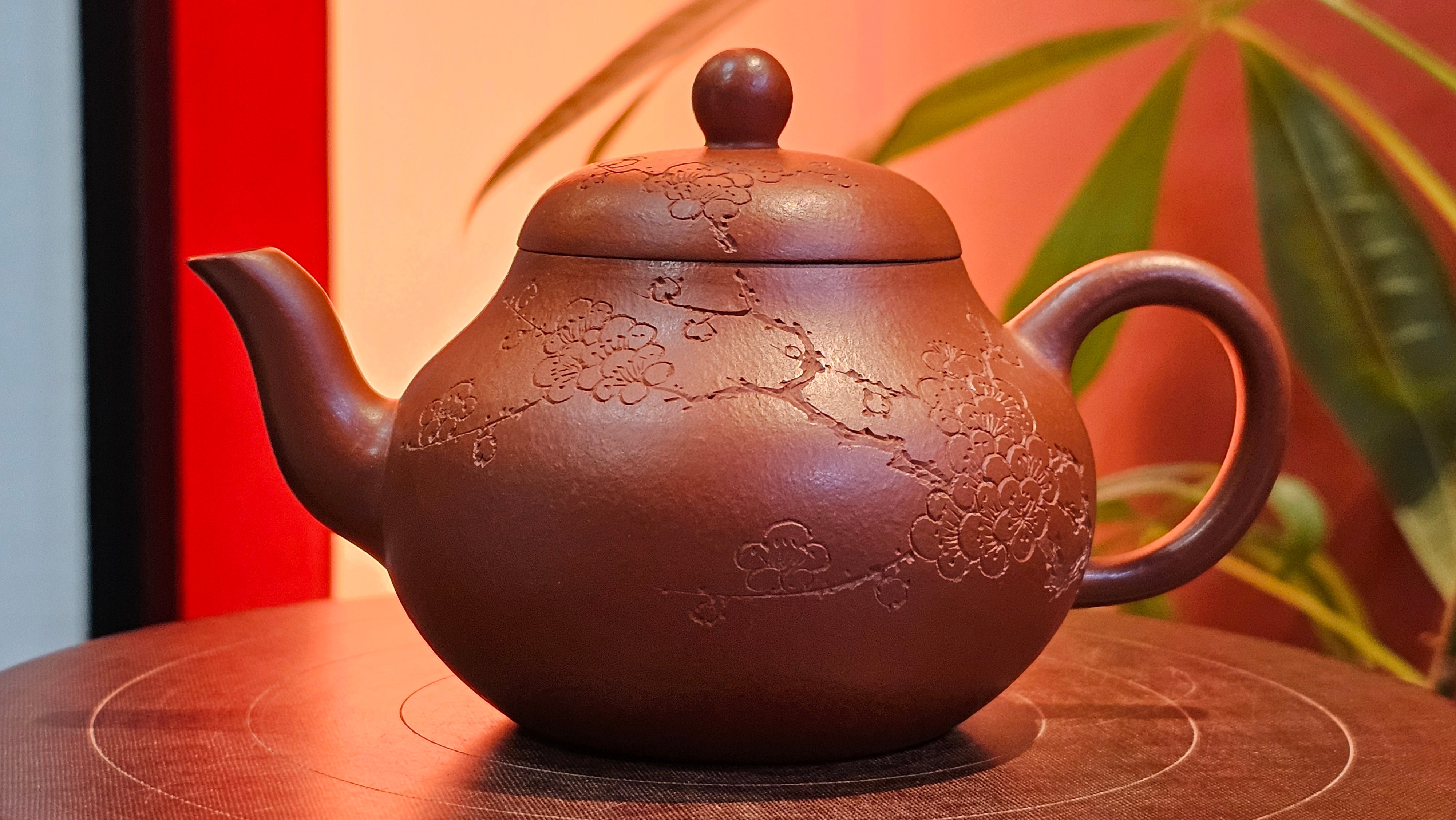 Li Xing 梨形, 171.5ml, Xiao Mei Yao Zhu Ni 小煤窑朱泥 by our Collaborative Craftsman Zhai Yi Yao 翟一耀。Plum Blossoms Engraving 梅花刻绘, 与 "暗香疏影" by Craftsman Yi De Shu 一德书。~ Congratulations to Mr E.P., 1826hrs 10th Apr, Holyoke, MA.