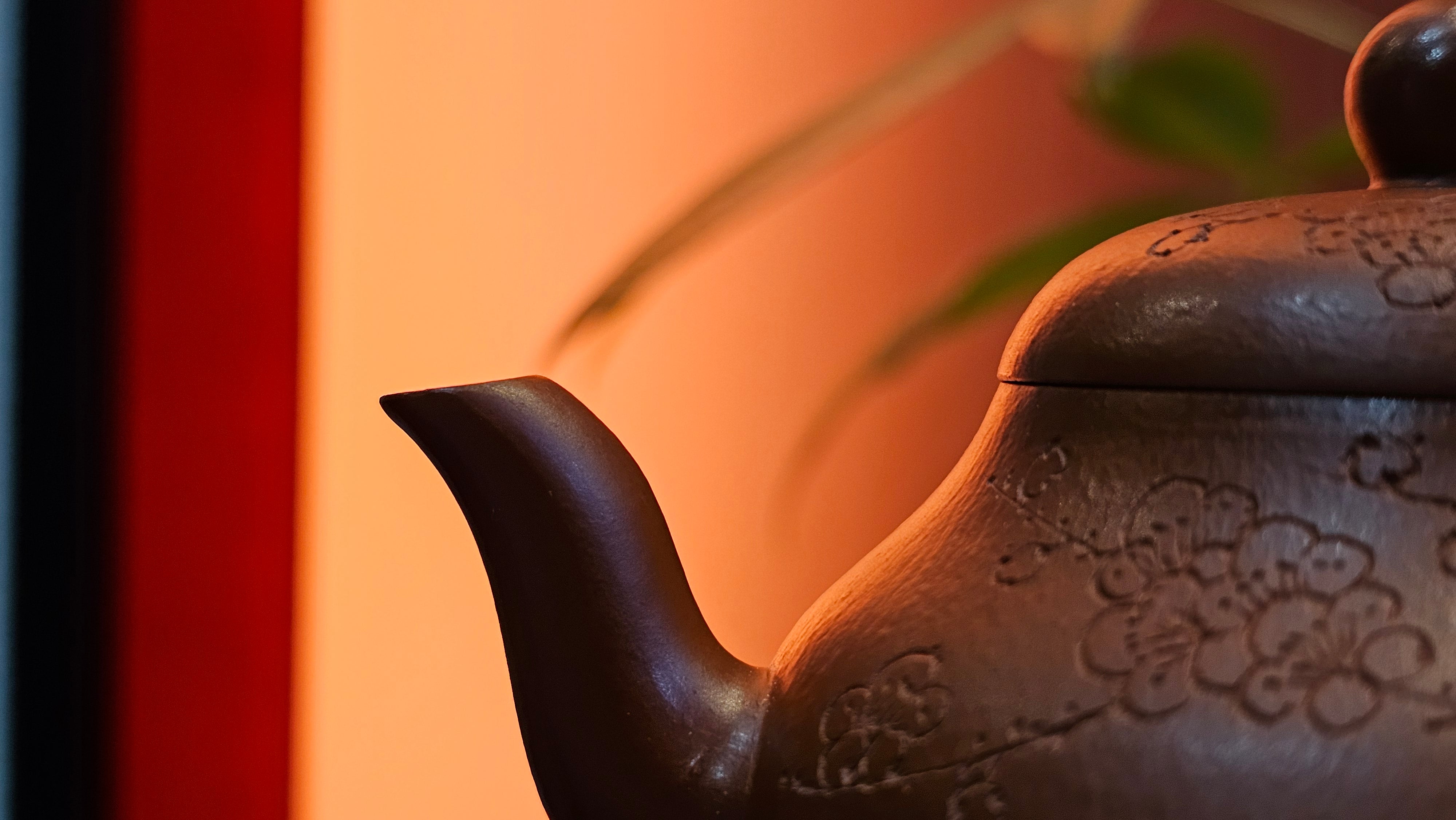 Li Xing 梨形, 171.5ml, Xiao Mei Yao Zhu Ni 小煤窑朱泥 by our Collaborative Craftsman Zhai Yi Yao 翟一耀。Plum Blossoms Engraving 梅花刻绘, 与 "暗香疏影" by Craftsman Yi De Shu 一德书。~ Congratulations to Mr E.P., 1826hrs 10th Apr, Holyoke, MA.