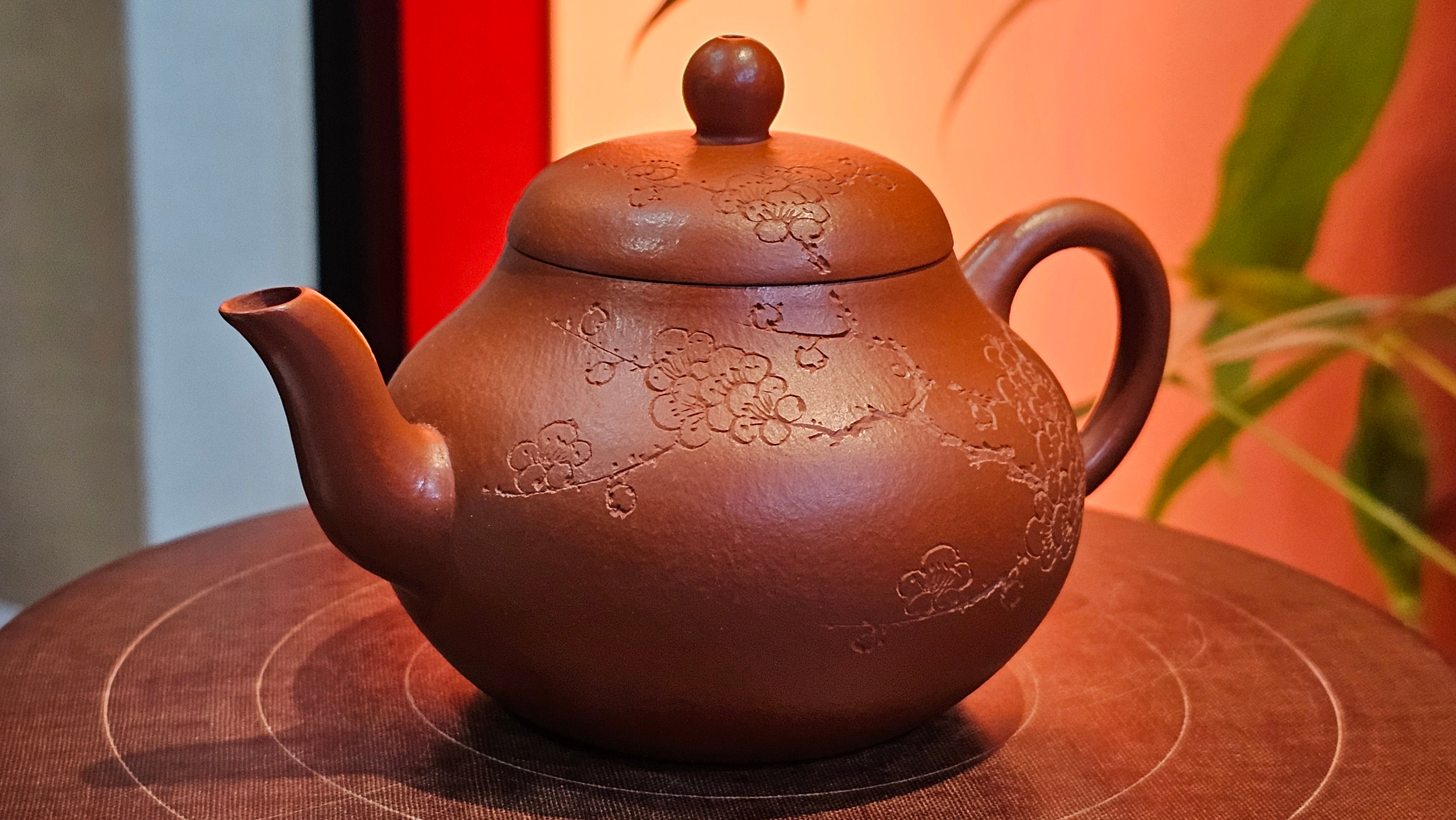 Li Xing 梨形, 171.5ml, Xiao Mei Yao Zhu Ni 小煤窑朱泥 by our Collaborative Craftsman Zhai Yi Yao 翟一耀。Plum Blossoms Engraving 梅花刻绘, 与 "暗香疏影" by Craftsman Yi De Shu 一德书。~ Congratulations to Mr E.P., 1826hrs 10th Apr, Holyoke, MA.