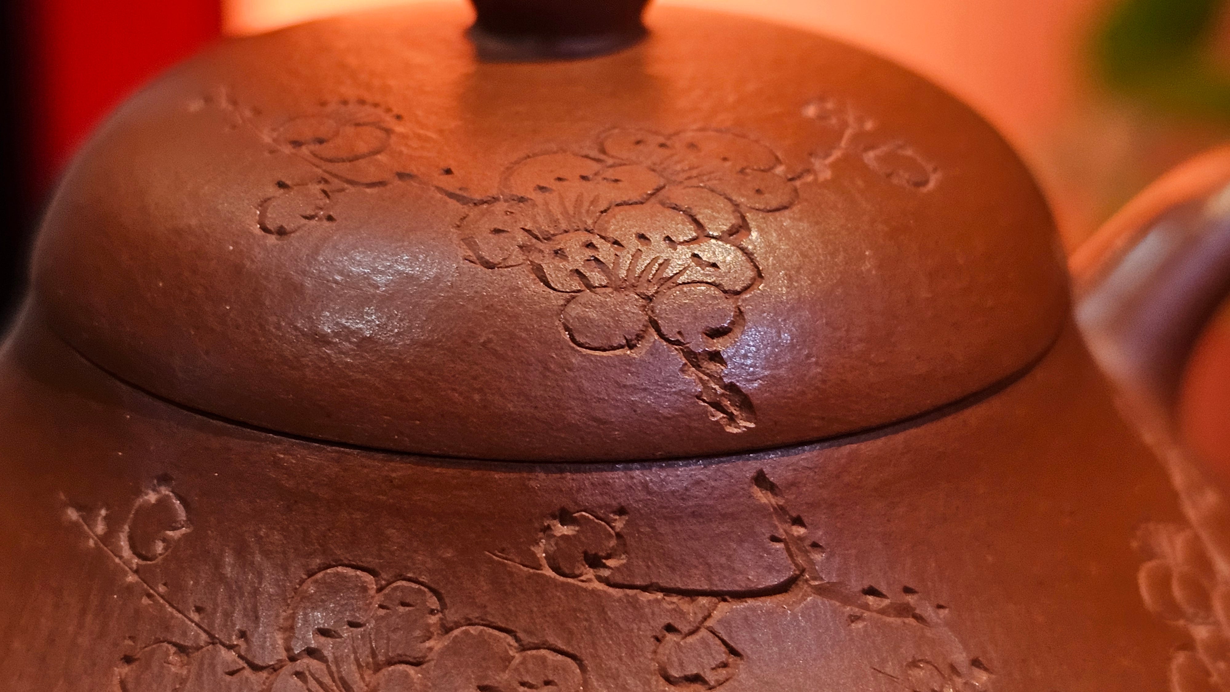 Li Xing 梨形, 171.5ml, Xiao Mei Yao Zhu Ni 小煤窑朱泥 by our Collaborative Craftsman Zhai Yi Yao 翟一耀。Plum Blossoms Engraving 梅花刻绘, 与 "暗香疏影" by Craftsman Yi De Shu 一德书。~ Congratulations to Mr E.P., 1826hrs 10th Apr, Holyoke, MA.