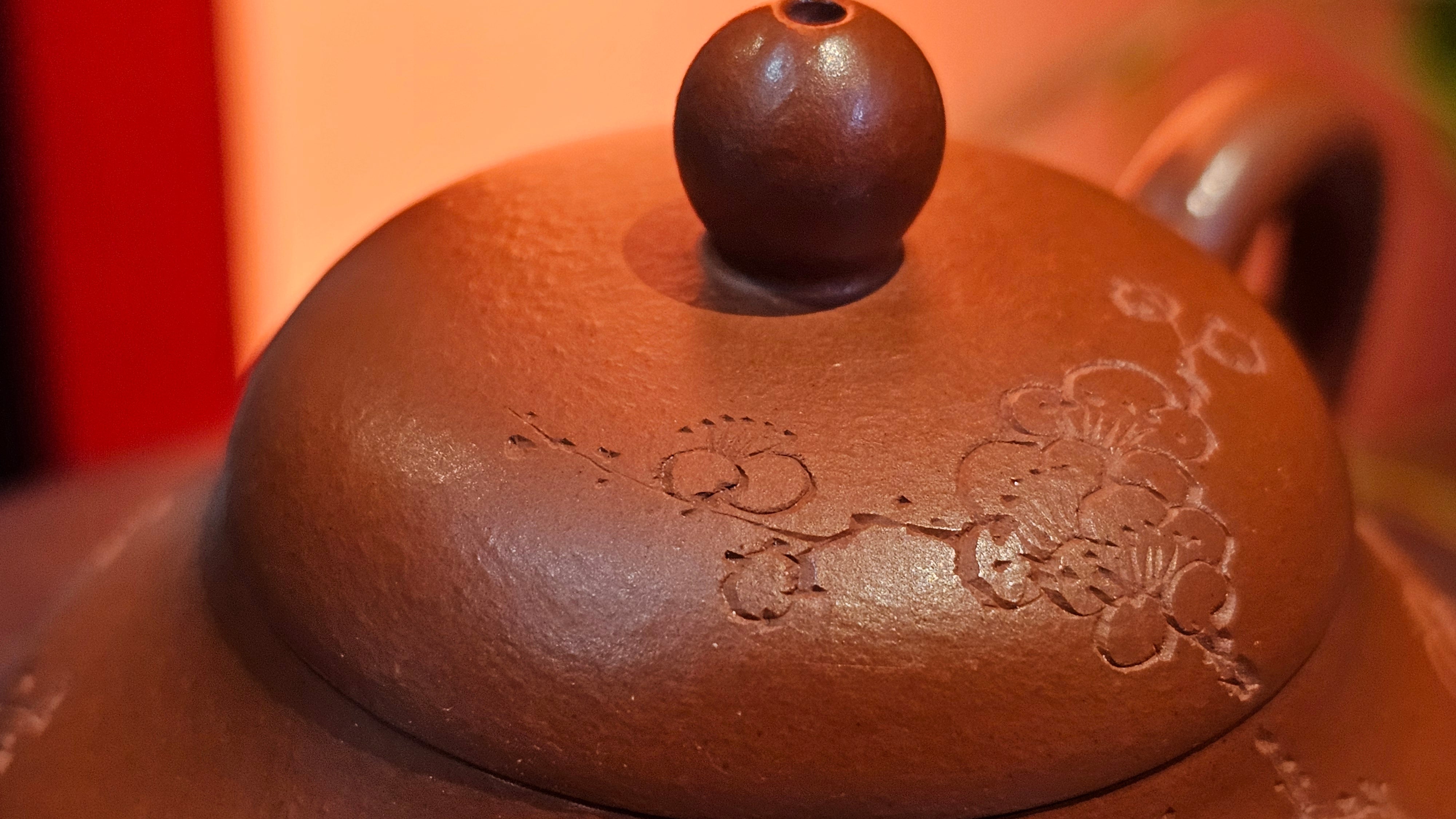 Li Xing 梨形, 171.5ml, Xiao Mei Yao Zhu Ni 小煤窑朱泥 by our Collaborative Craftsman Zhai Yi Yao 翟一耀。Plum Blossoms Engraving 梅花刻绘, 与 "暗香疏影" by Craftsman Yi De Shu 一德书。~ Congratulations to Mr E.P., 1826hrs 10th Apr, Holyoke, MA.