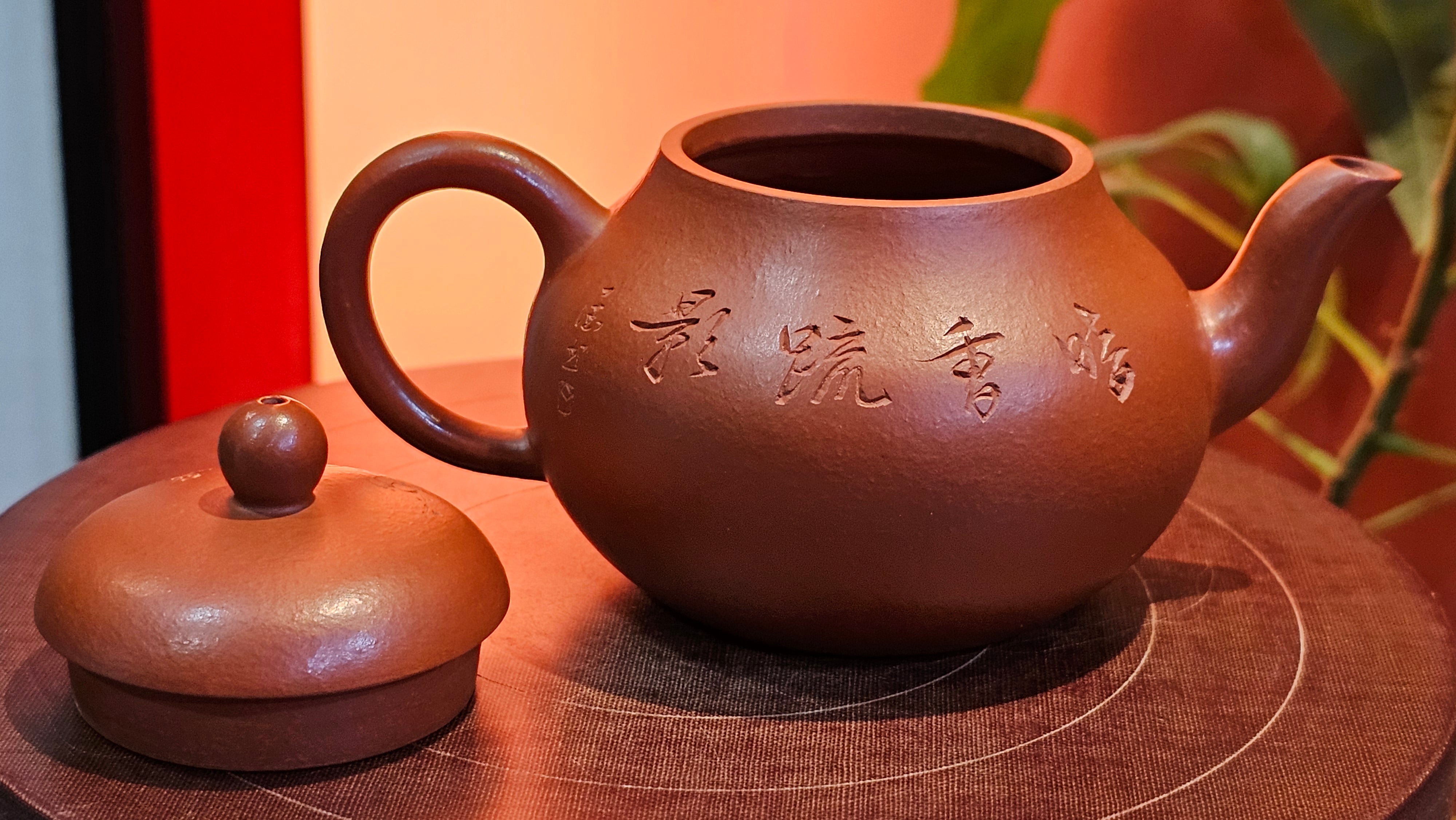 Li Xing 梨形, 171.5ml, Xiao Mei Yao Zhu Ni 小煤窑朱泥 by our Collaborative Craftsman Zhai Yi Yao 翟一耀。Plum Blossoms Engraving 梅花刻绘, 与 "暗香疏影" by Craftsman Yi De Shu 一德书。~ Congratulations to Mr E.P., 1826hrs 10th Apr, Holyoke, MA.